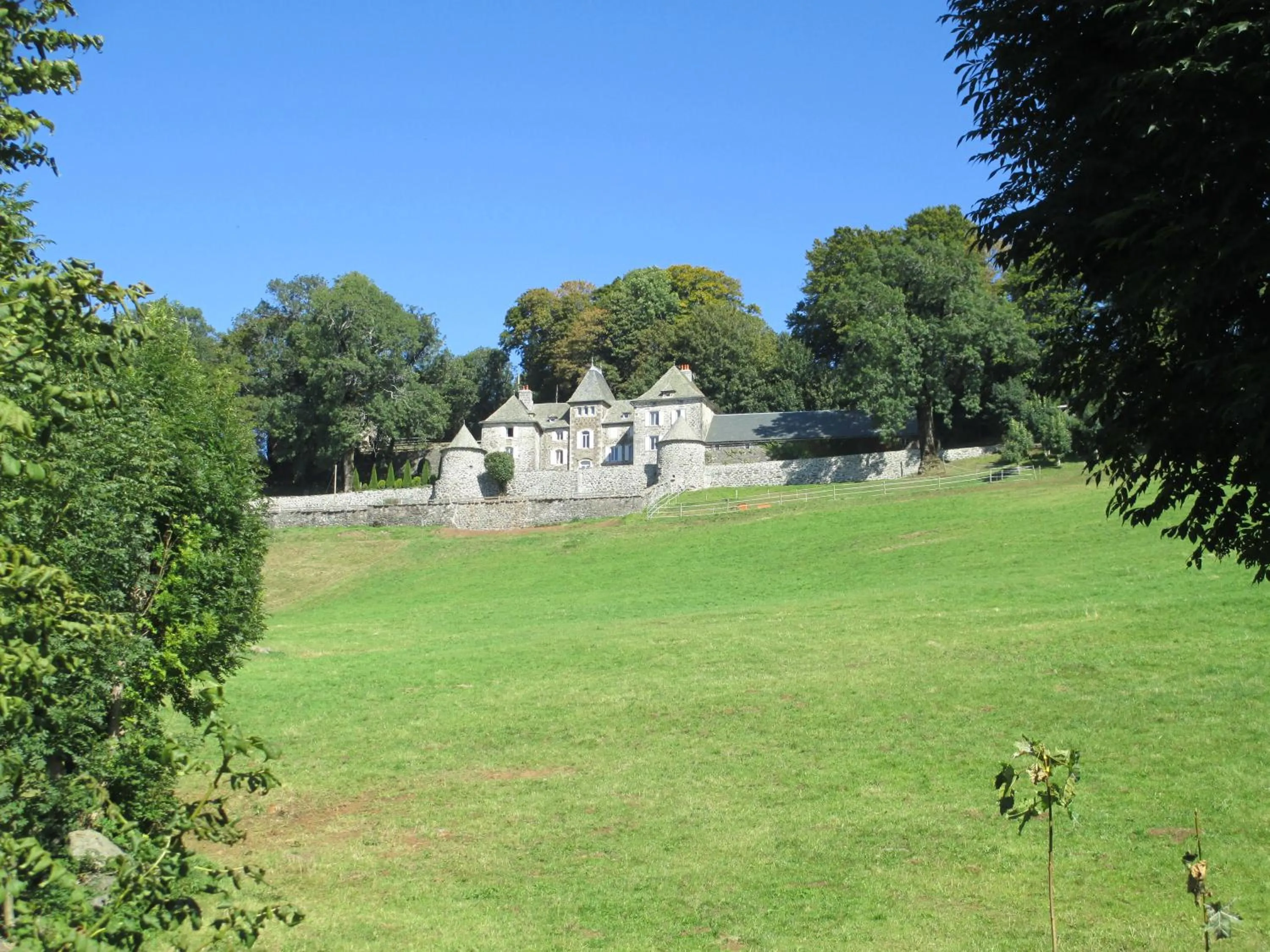 Facade/entrance in Château du Puech