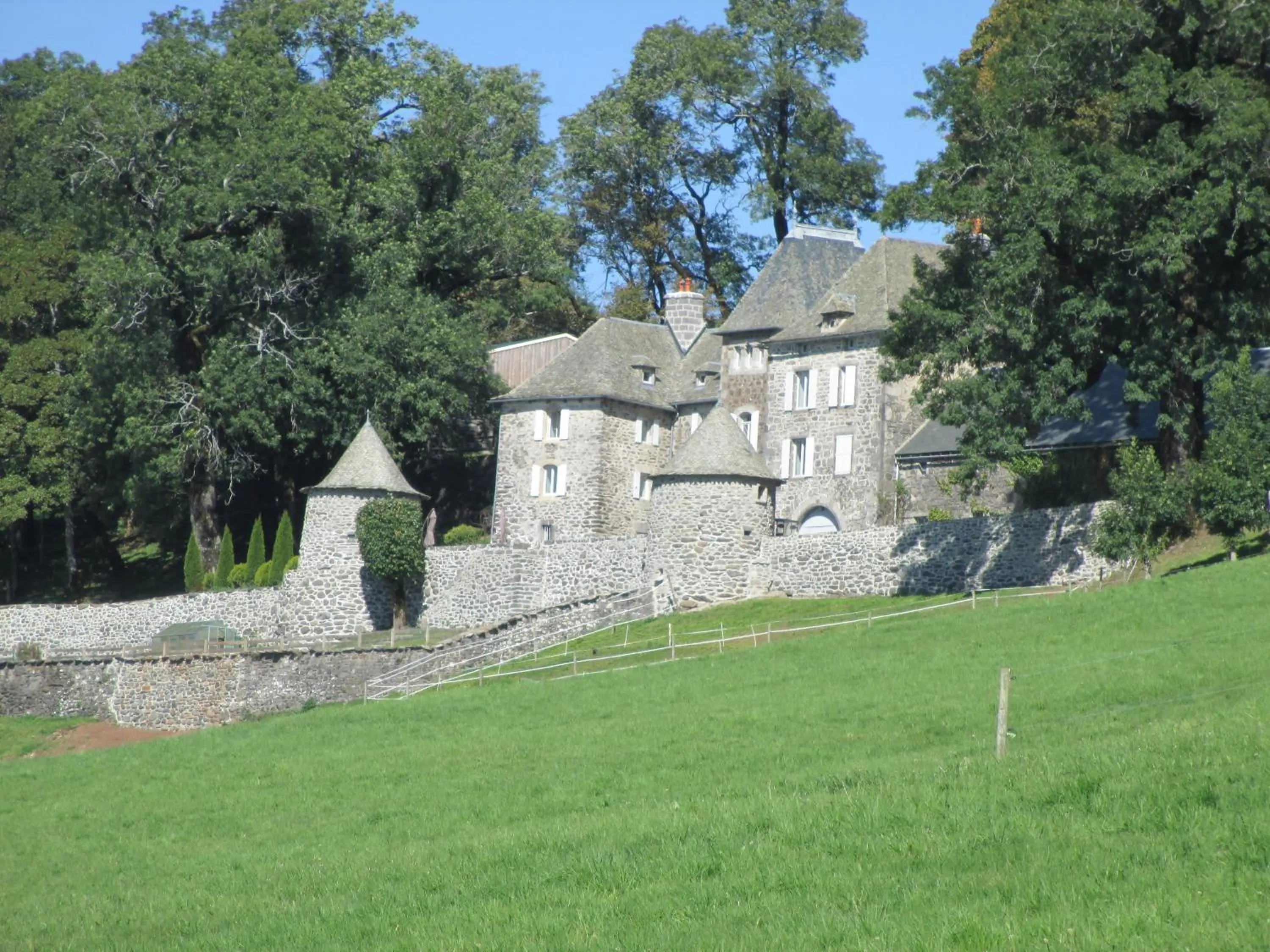 Facade/entrance in Château du Puech