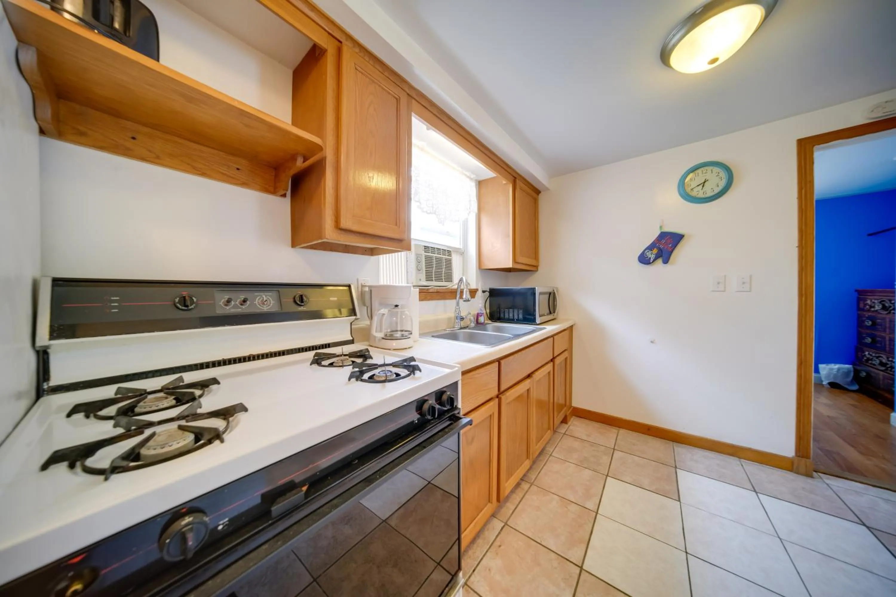 Pet-Friendly Lake Erie Cottage - Walk to the Water