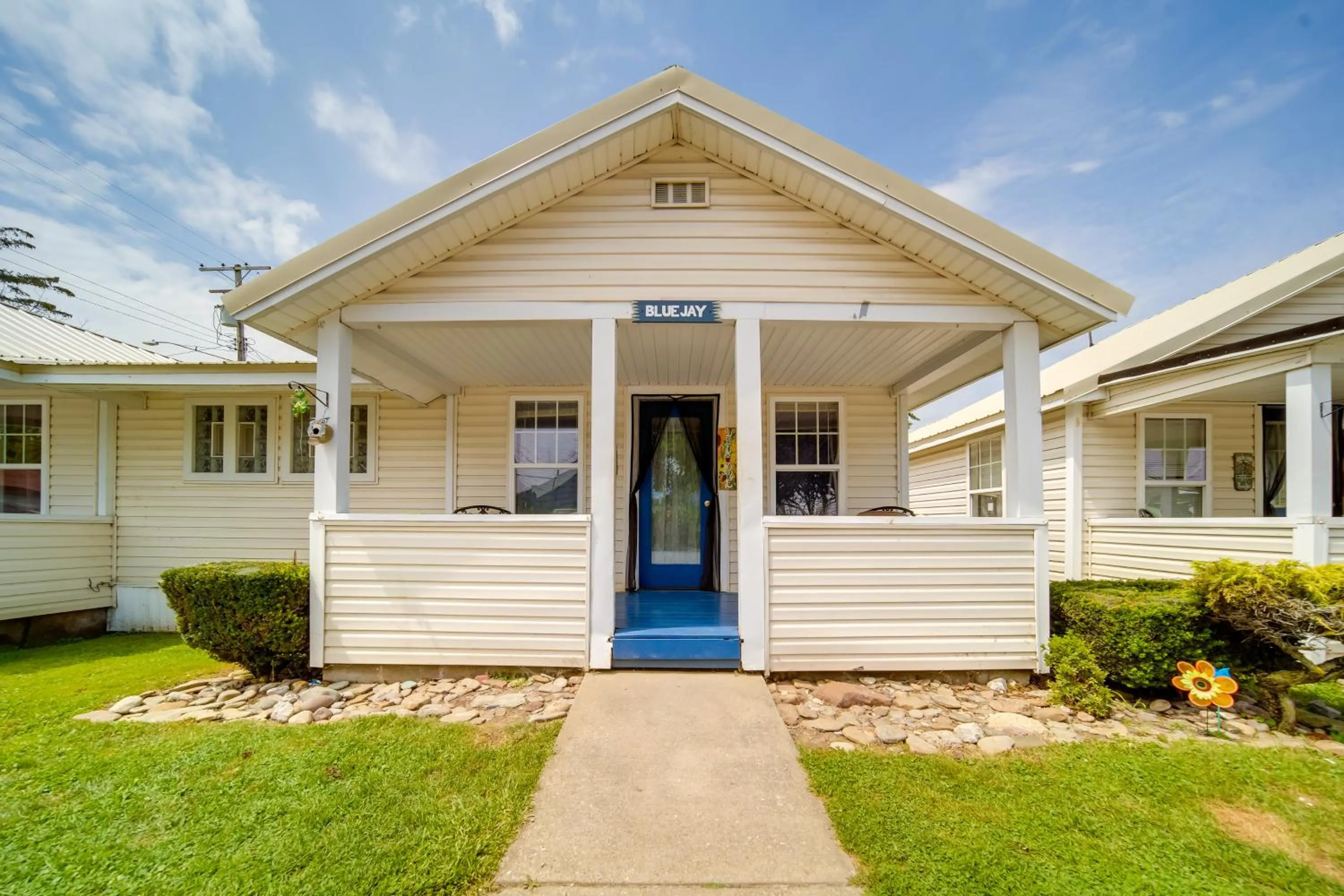 Pet-Friendly Lake Erie Cottage - Walk to the Water