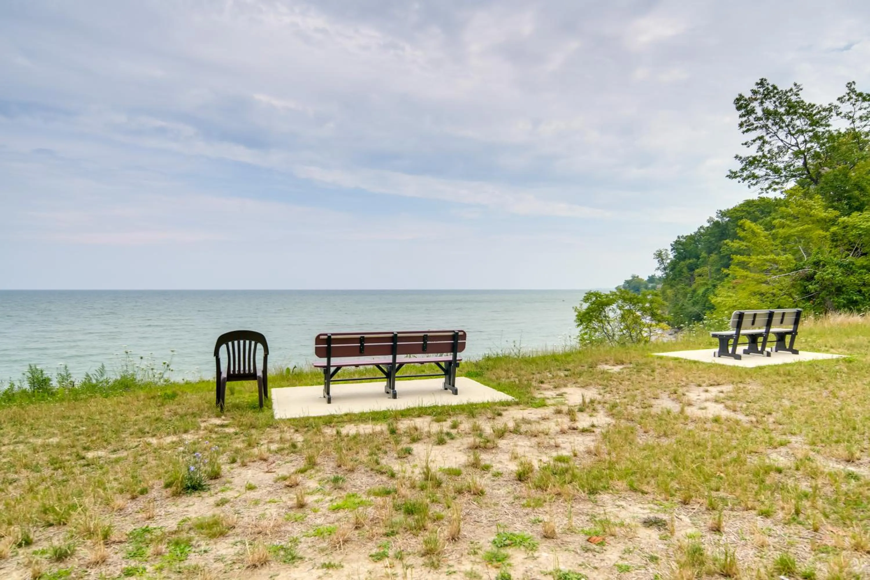 Pet-Friendly Lake Erie Cottage - Walk to the Water
