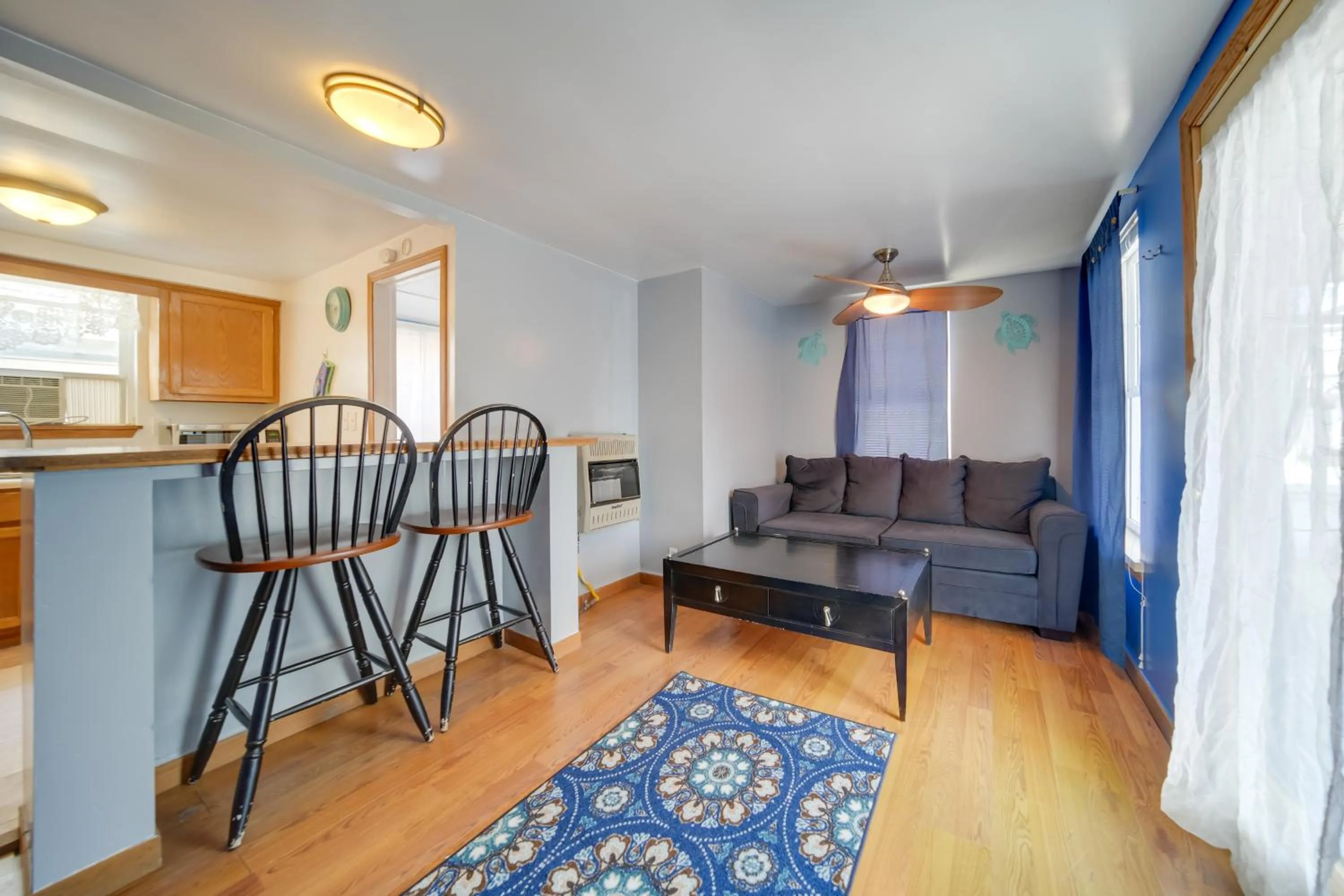 Pet-Friendly Lake Erie Cottage - Walk to the Water