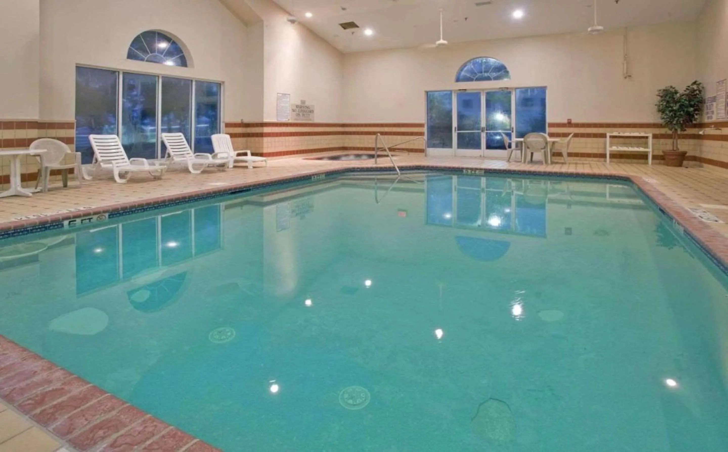 Swimming pool in Country Inn & Suites by Radisson, Columbia, SC