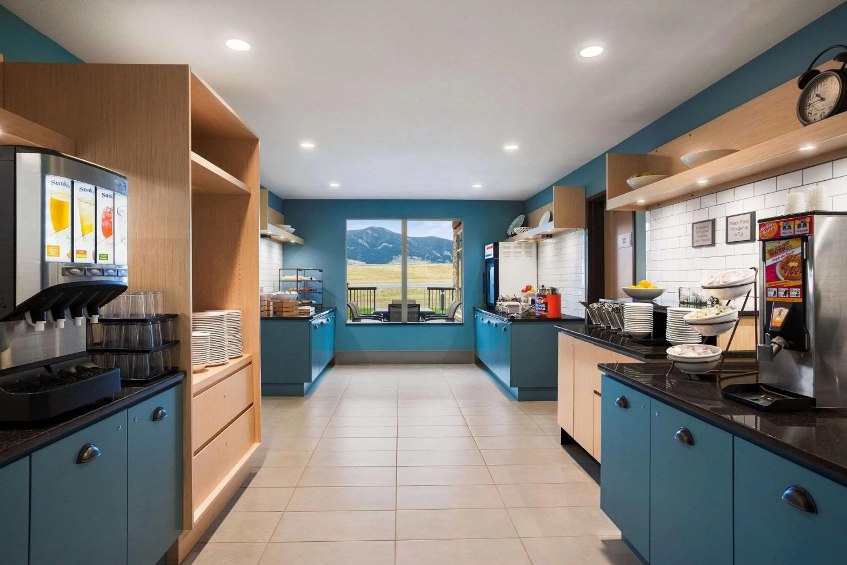 Breakfast in Country Inn & Suites by Radisson, Bozeman, MT