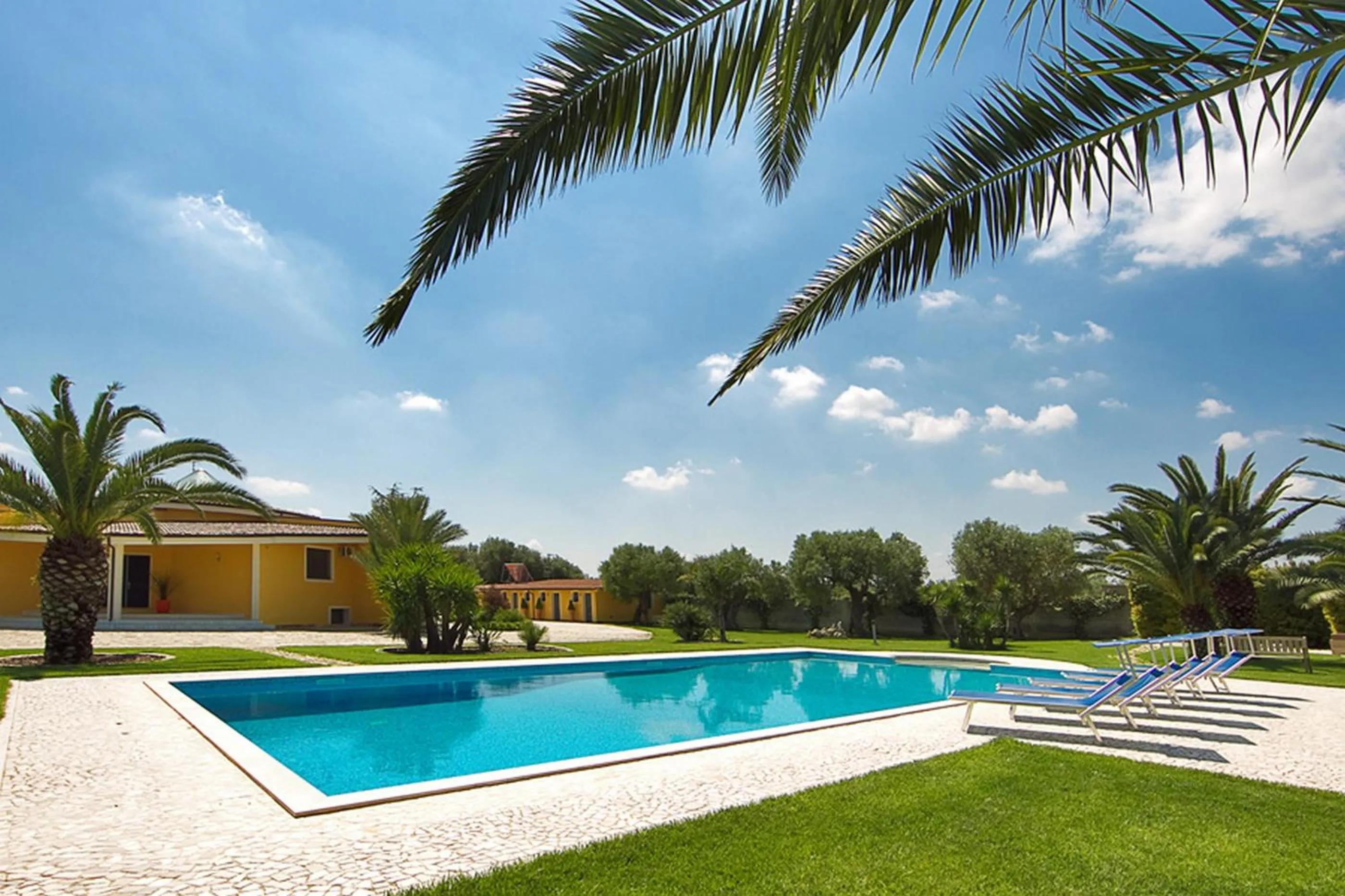 Swimming pool in B&B QuattroStelle