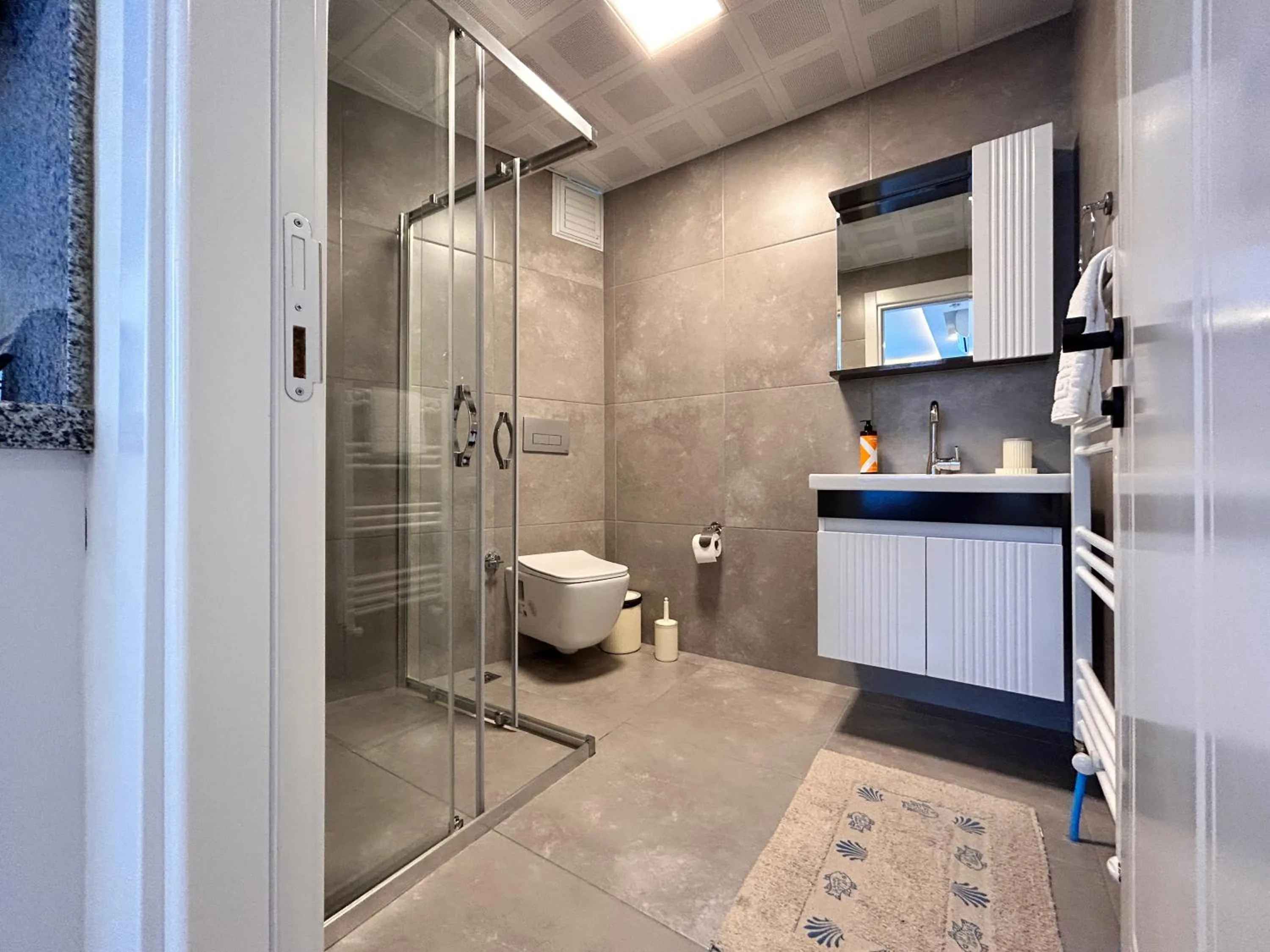 Shower in HADRİANS TOWER