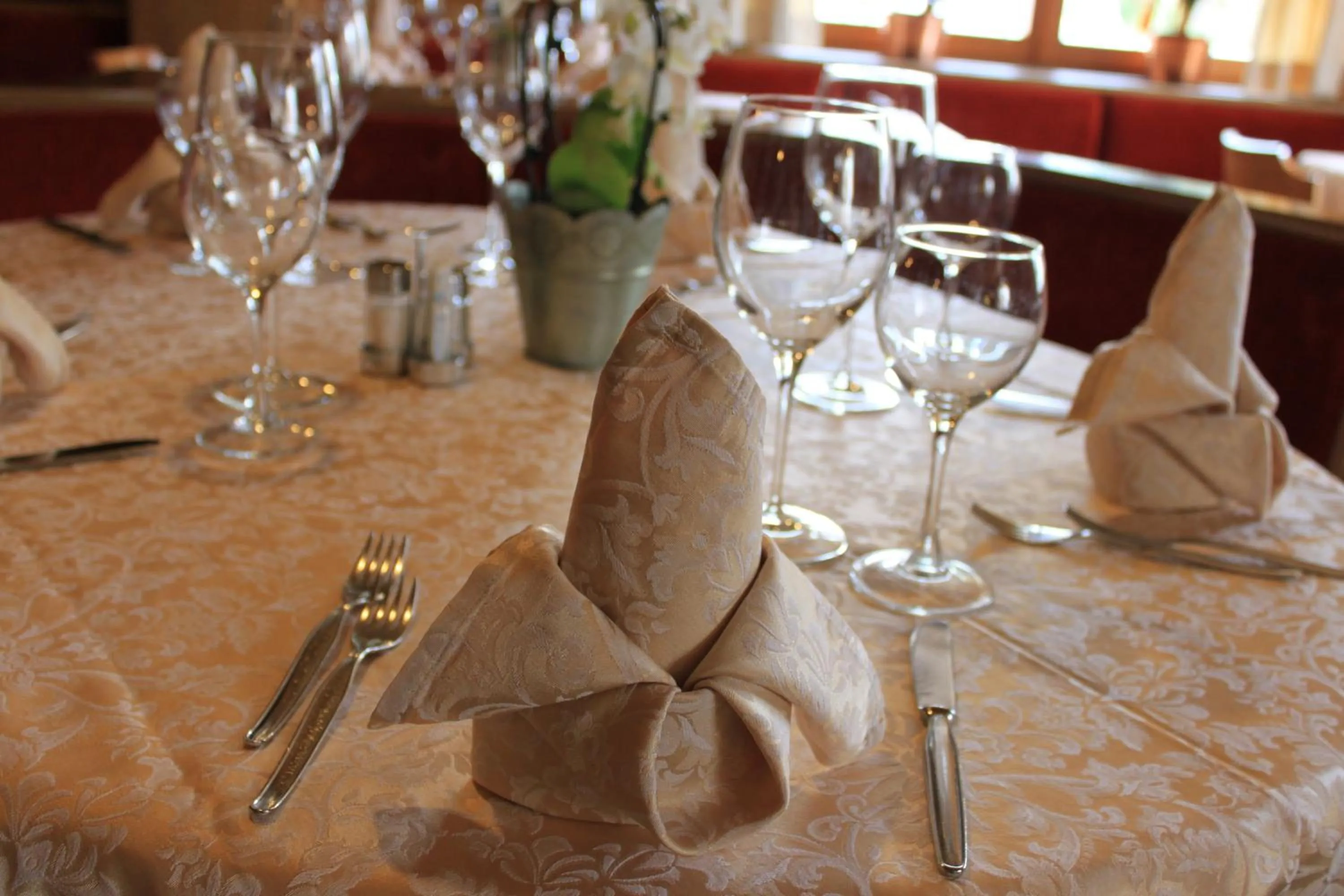 Restaurant/places to eat in Albergo Alisander