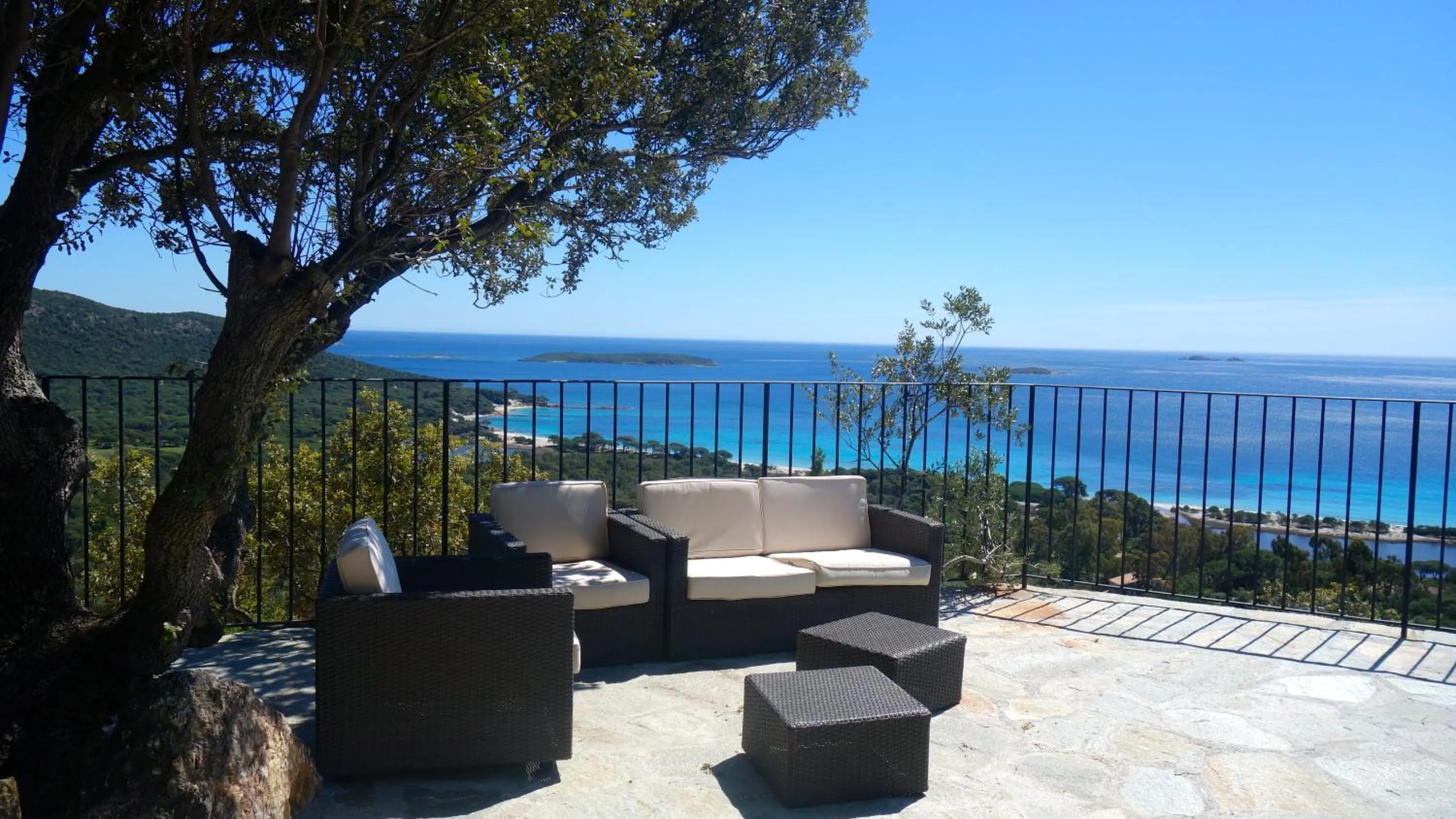 Patio in Résidence Belvedere de Palombaggia