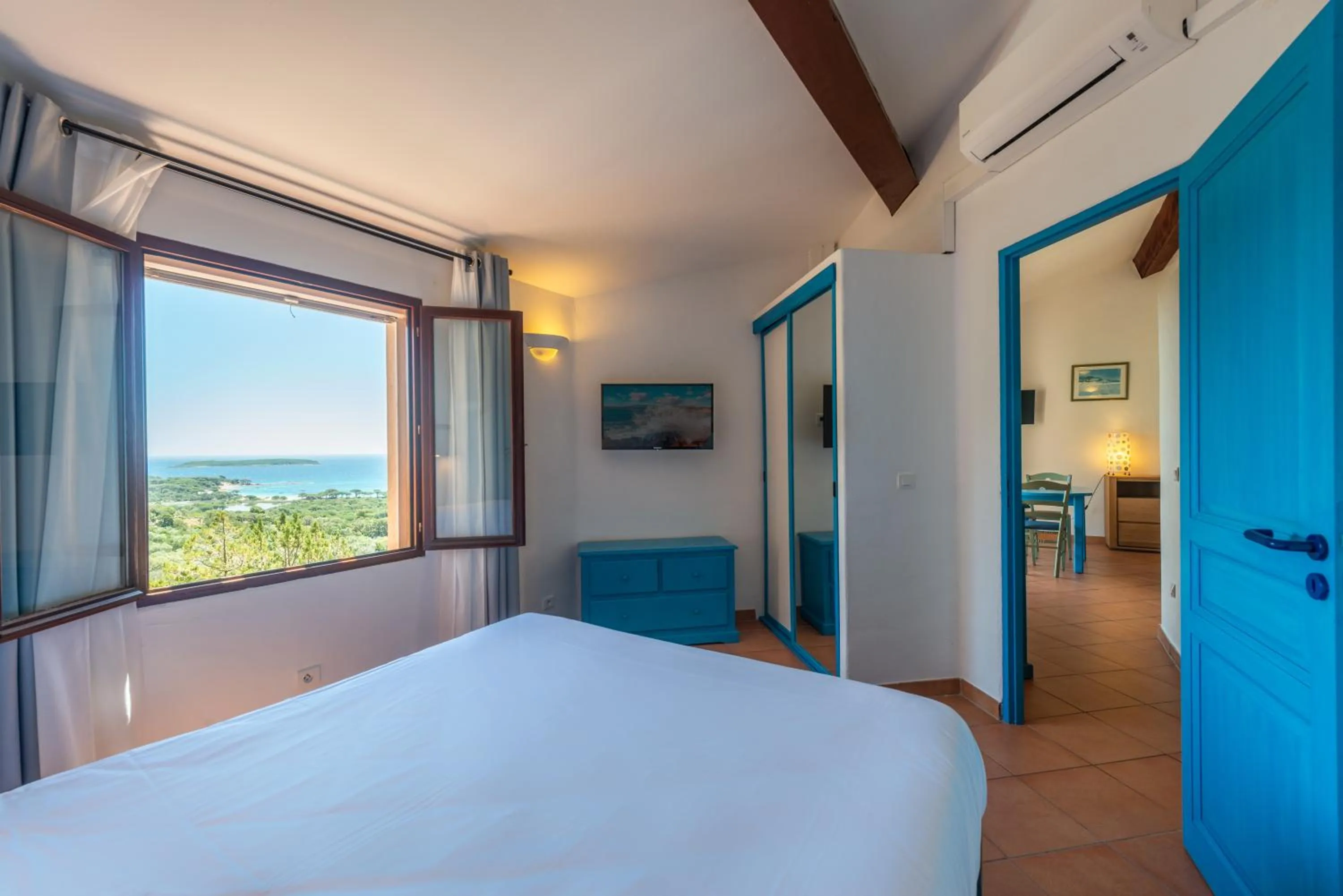 Bed in Résidence Belvedere de Palombaggia