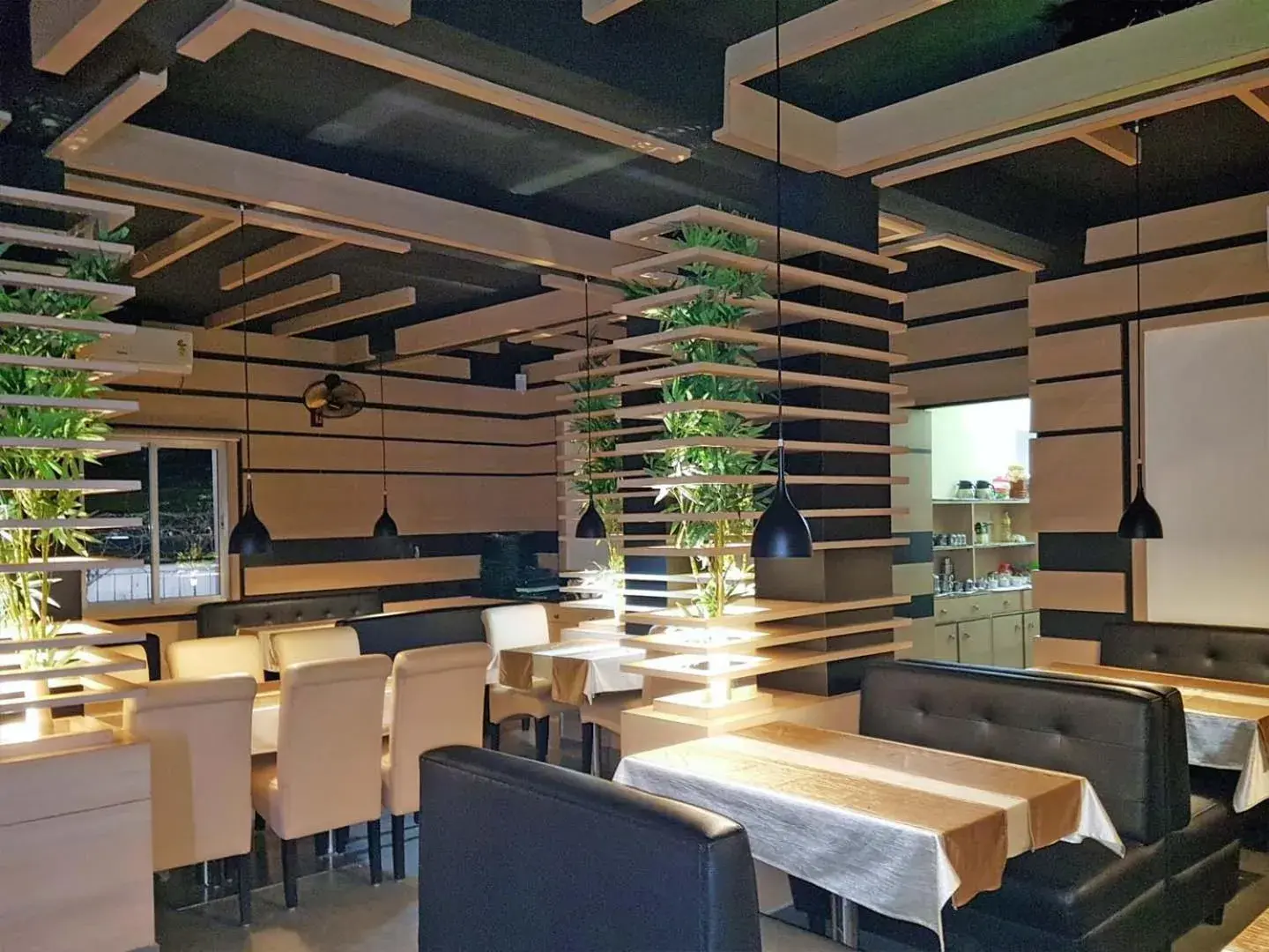 Restaurant/places to eat in Hotel Royal Bengal Restaurant/places to eat in Hotel Royal Bengal