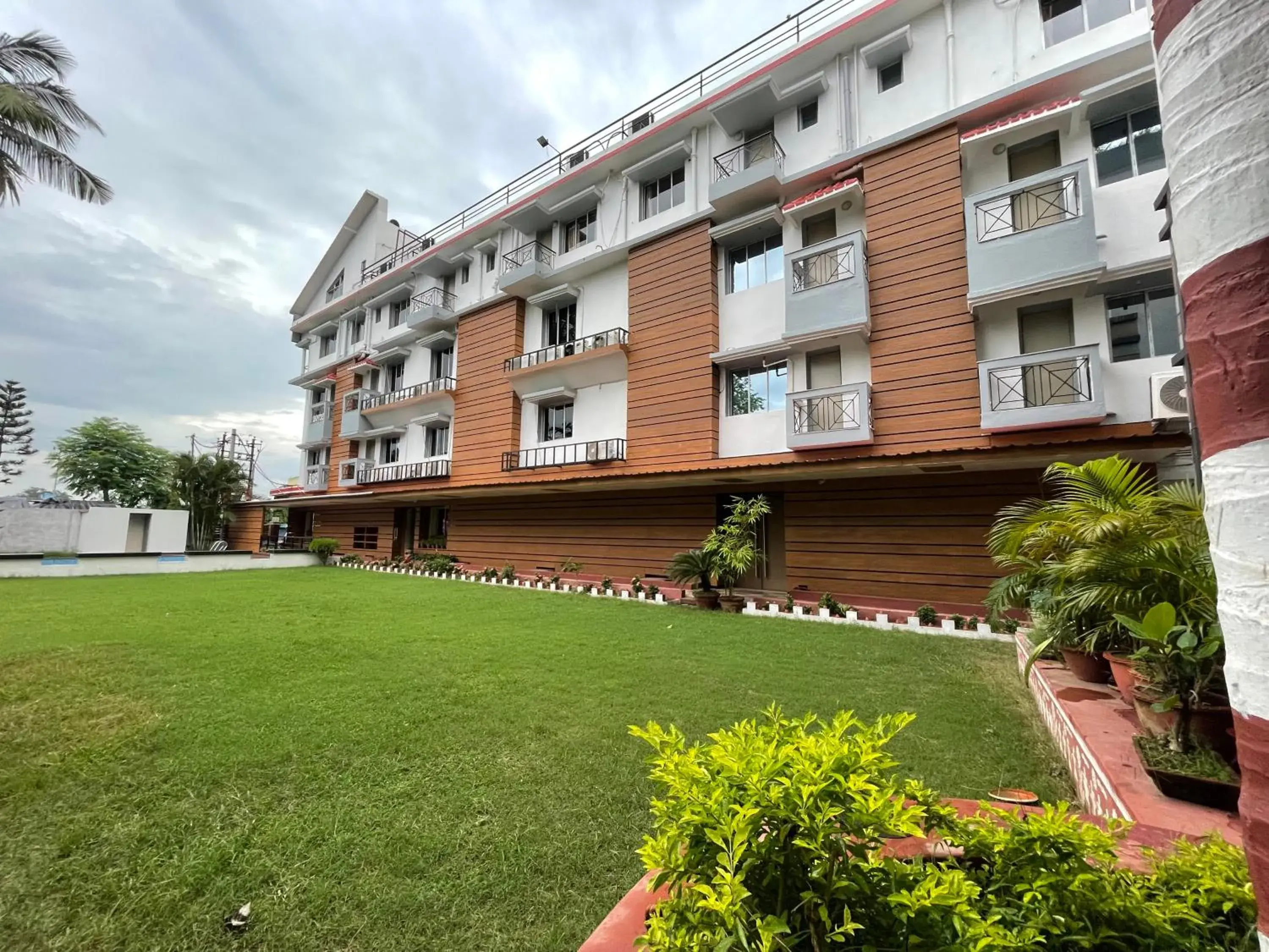 Property building in Hotel Royal Bengal Property building in Hotel Royal Bengal