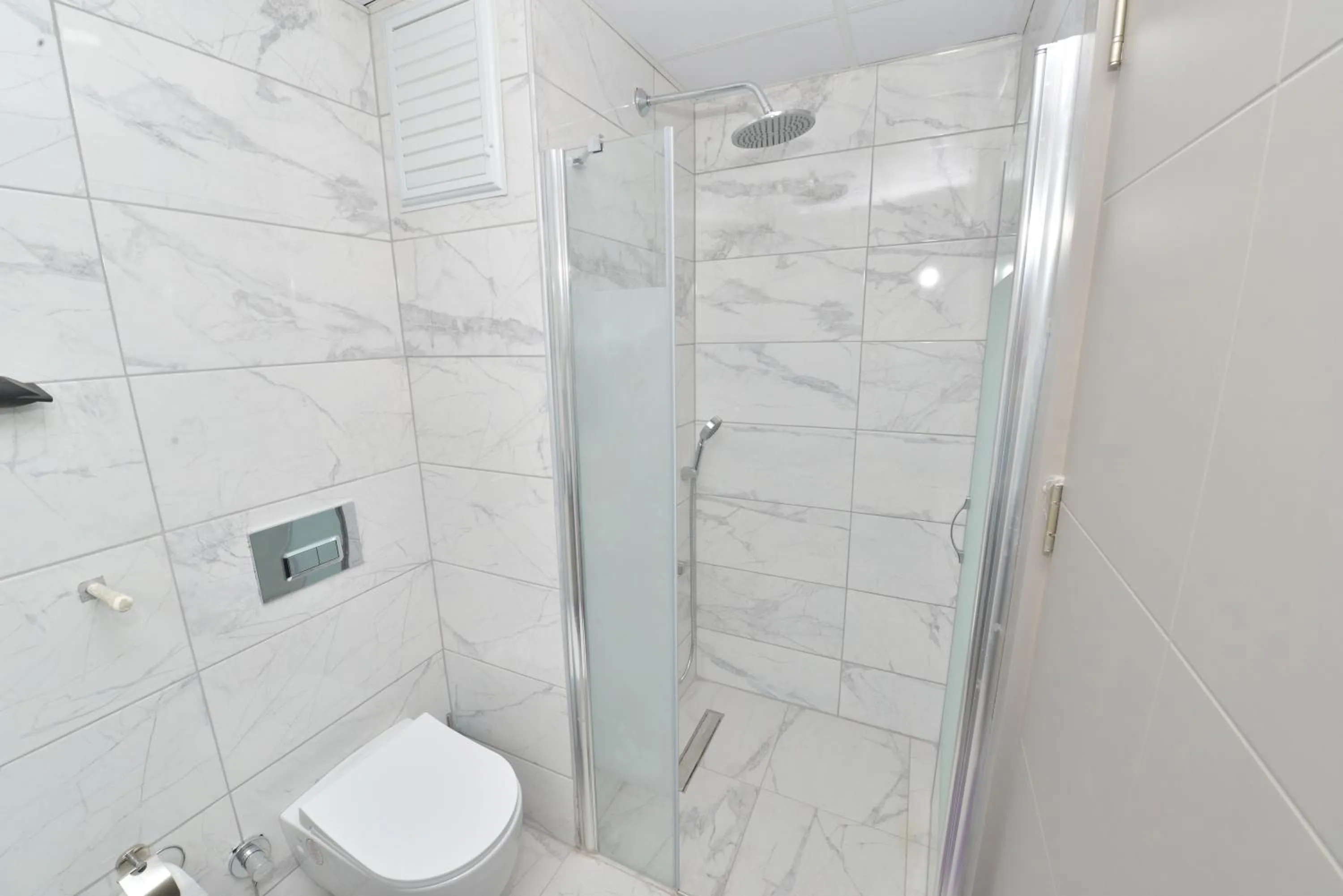 Shower in Ethica Suite Luxury Houses