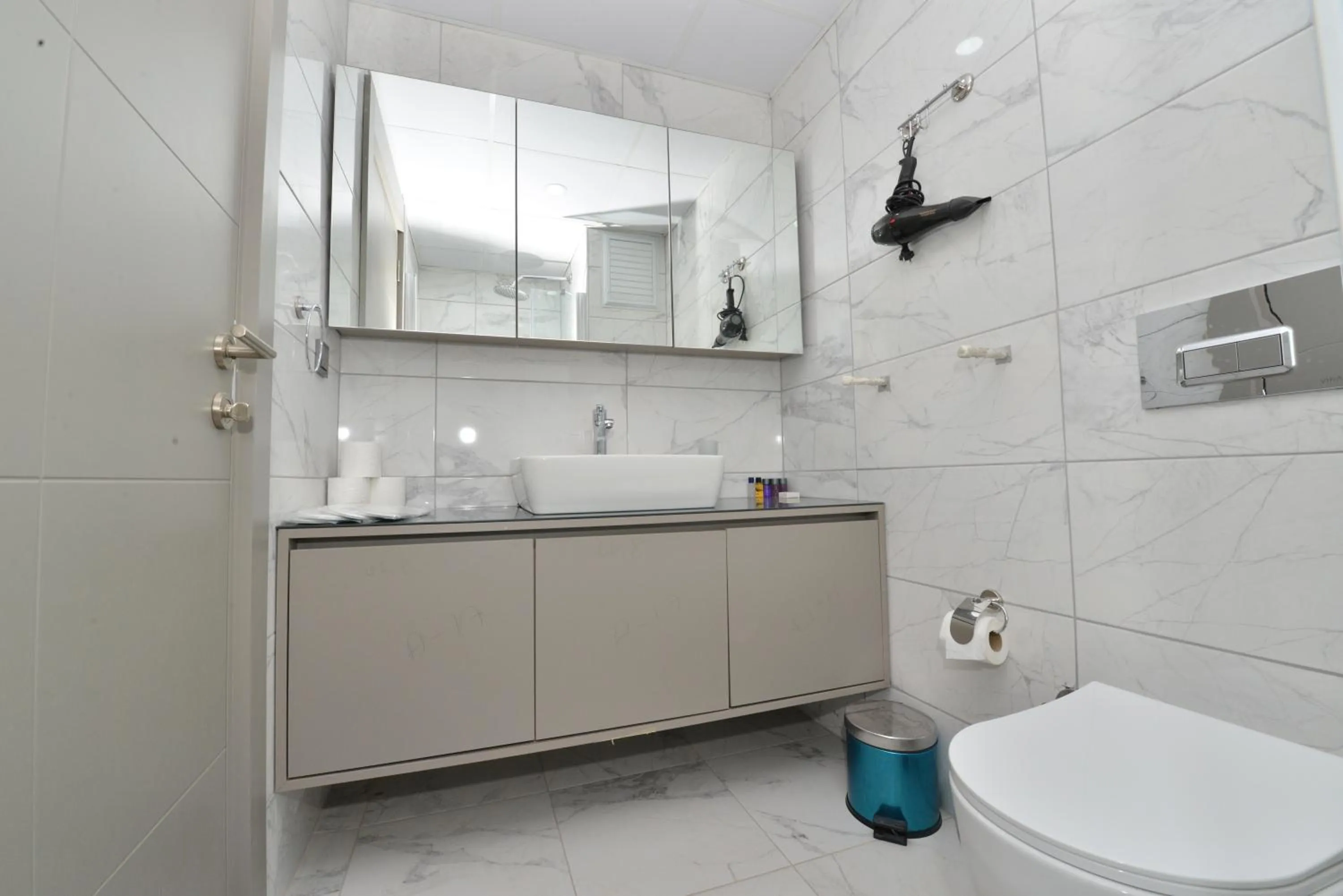 Shower in Ethica Suite Luxury Houses