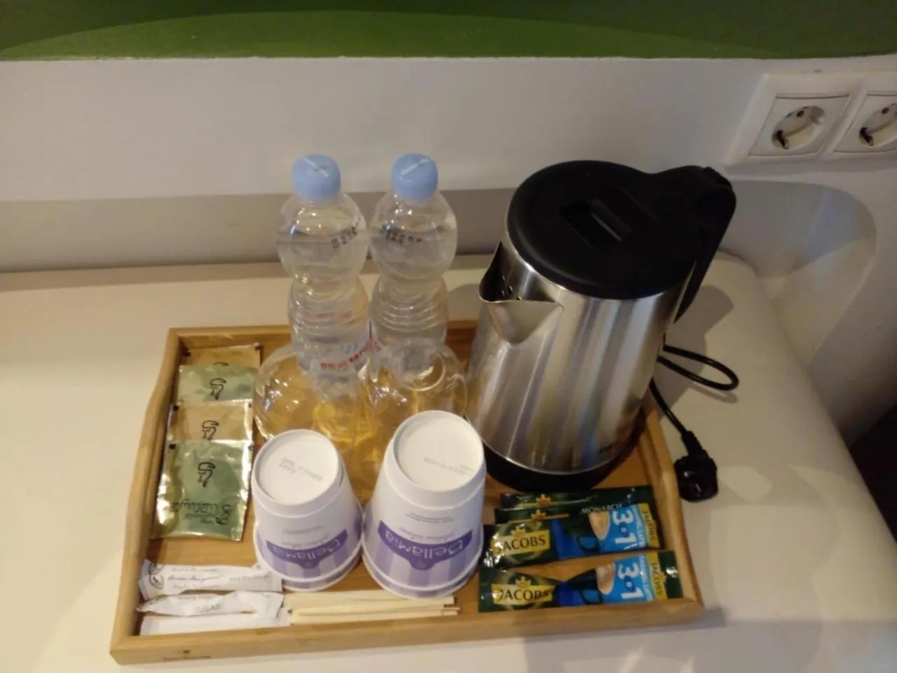 Coffee/tea facilities in Piazza Four Colours