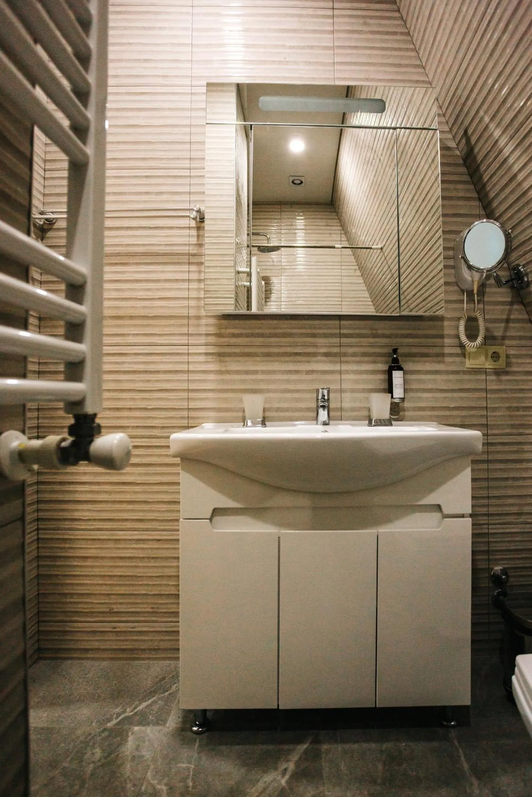 Bathroom in Piazza Four Colours