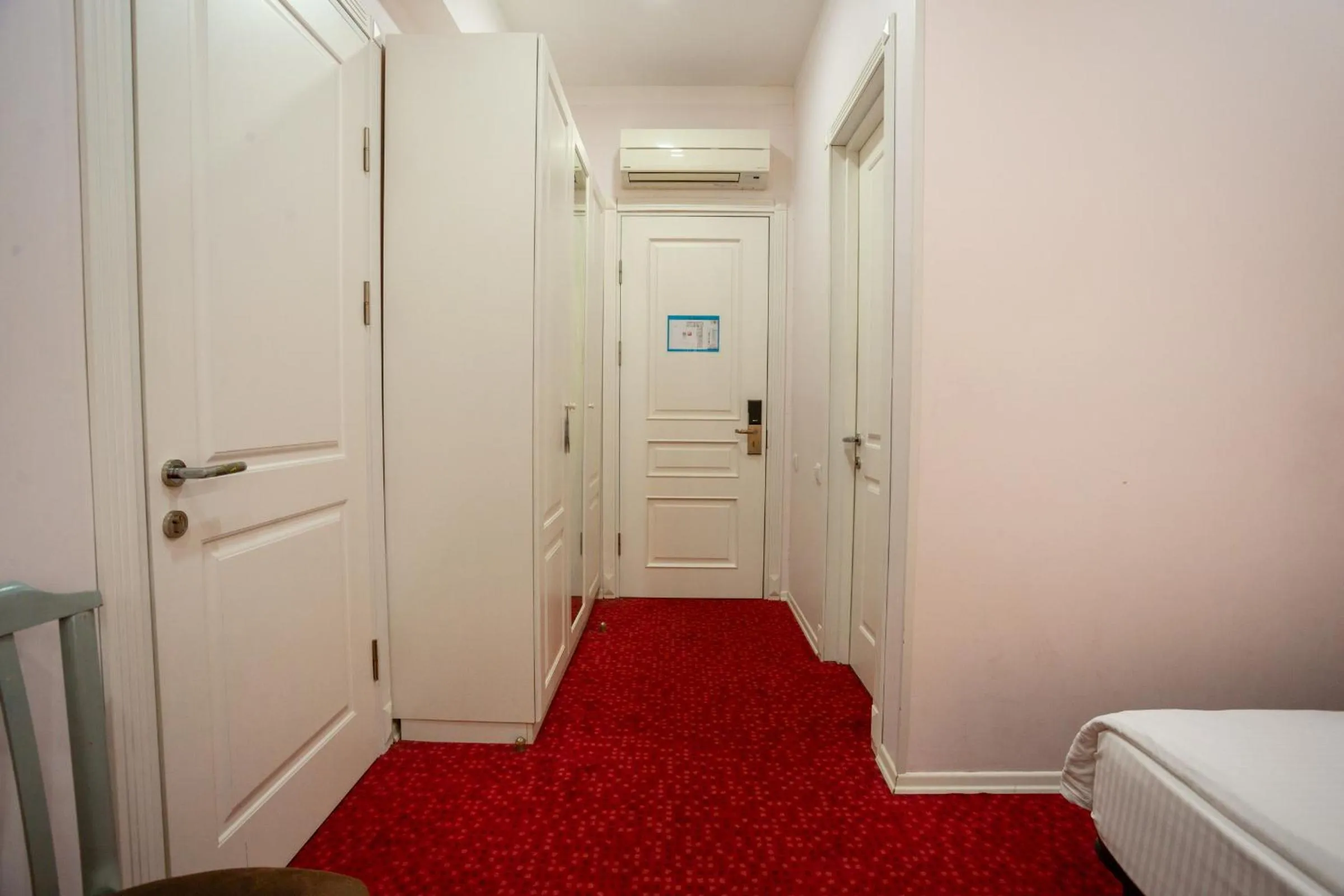 Bedroom, Bed in Piazza Four Colours