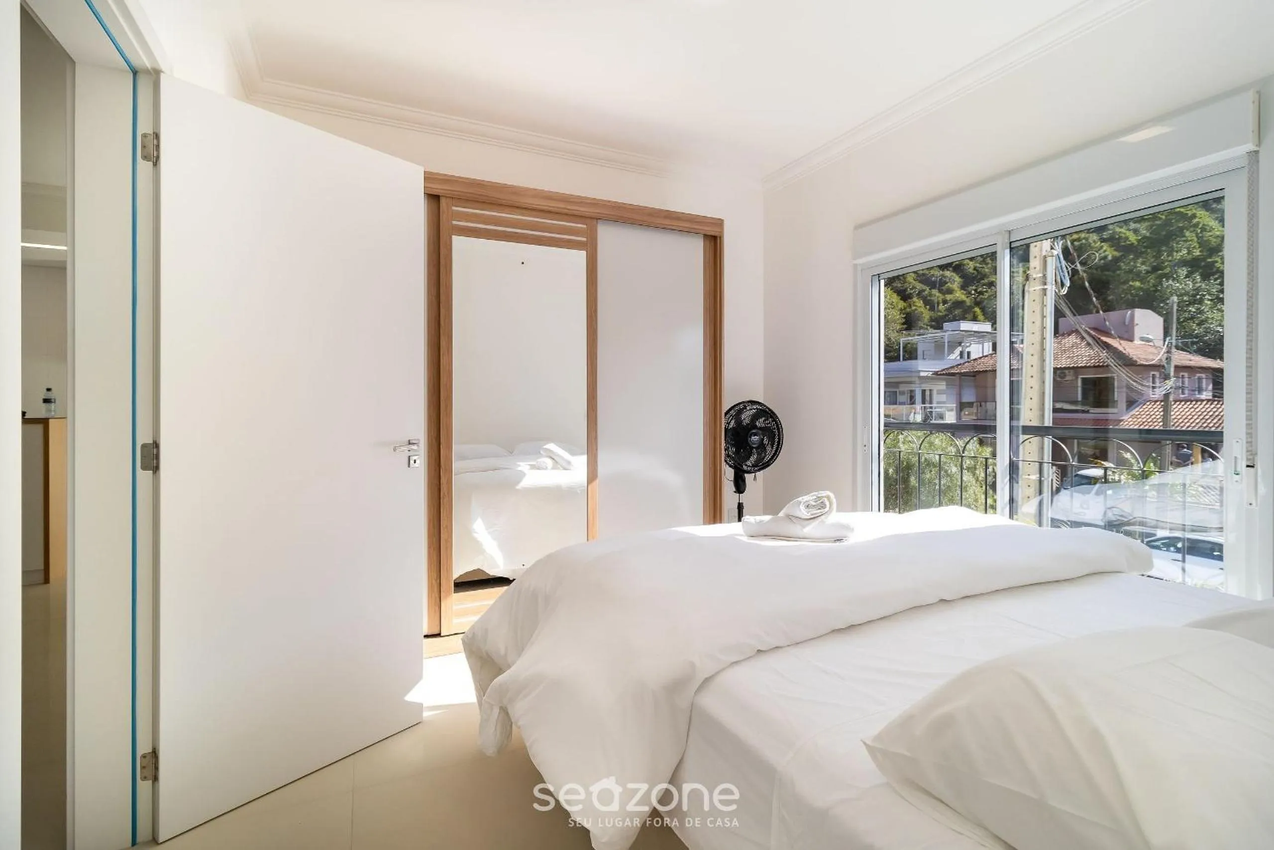 Photo of the whole room, Bed in Lindo apto com churrrasqueira em Floripa IBE104