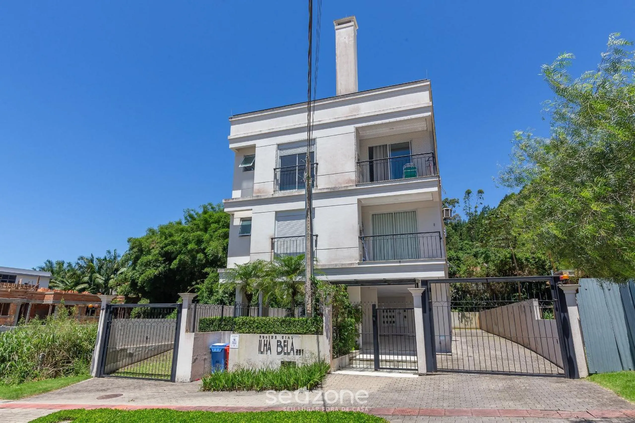 Facade/entrance in Lindo apto com churrrasqueira em Floripa IBE104