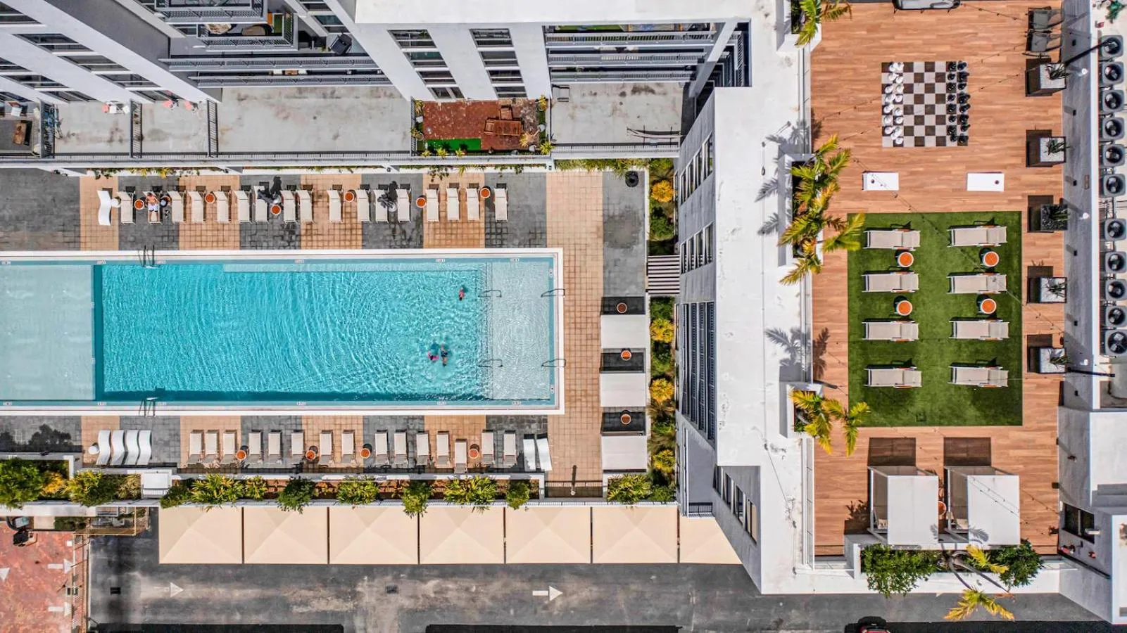 Beautiful Property with King Bed & Free Parking