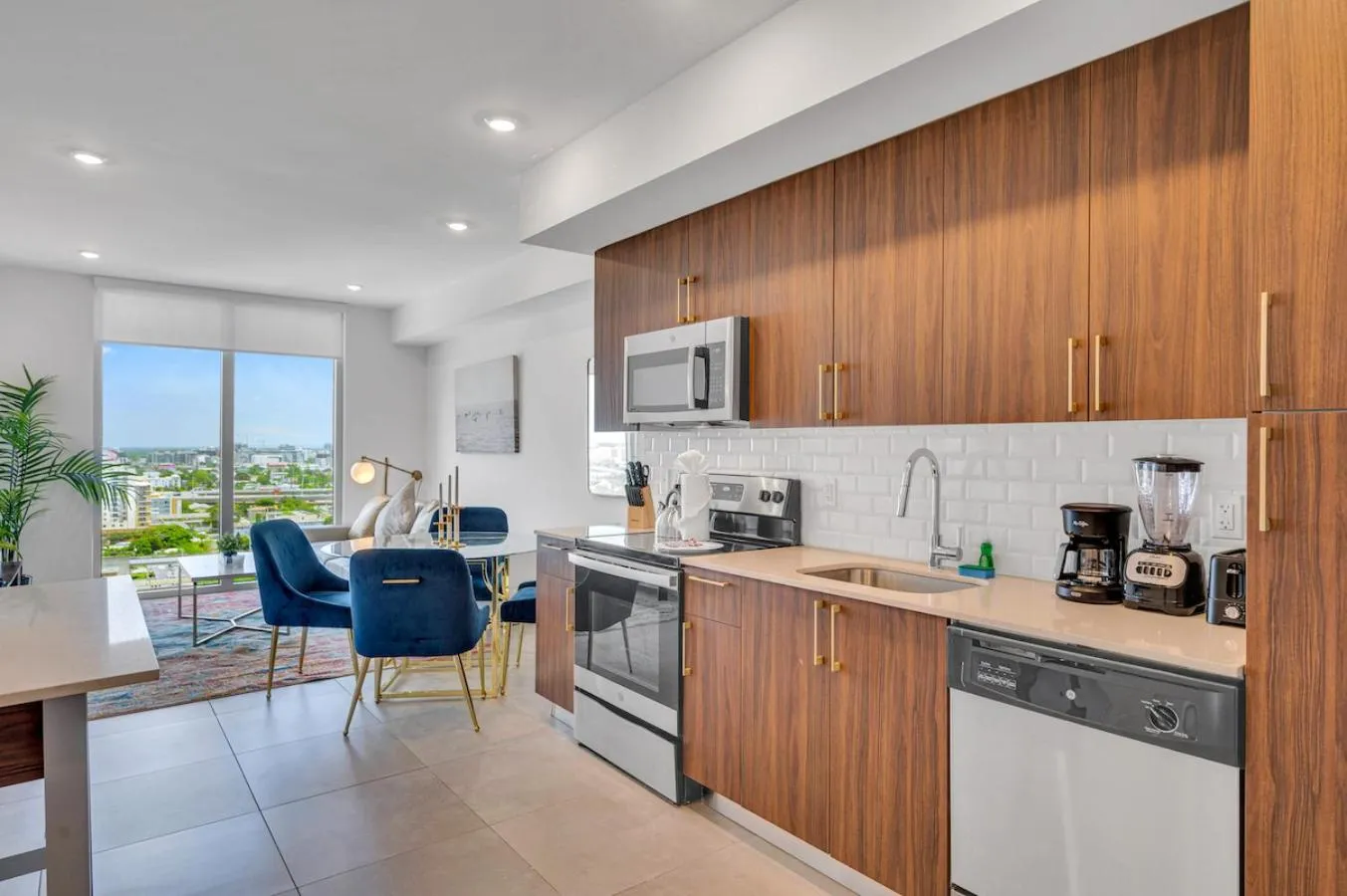 Beautiful Property with King Bed & Free Parking