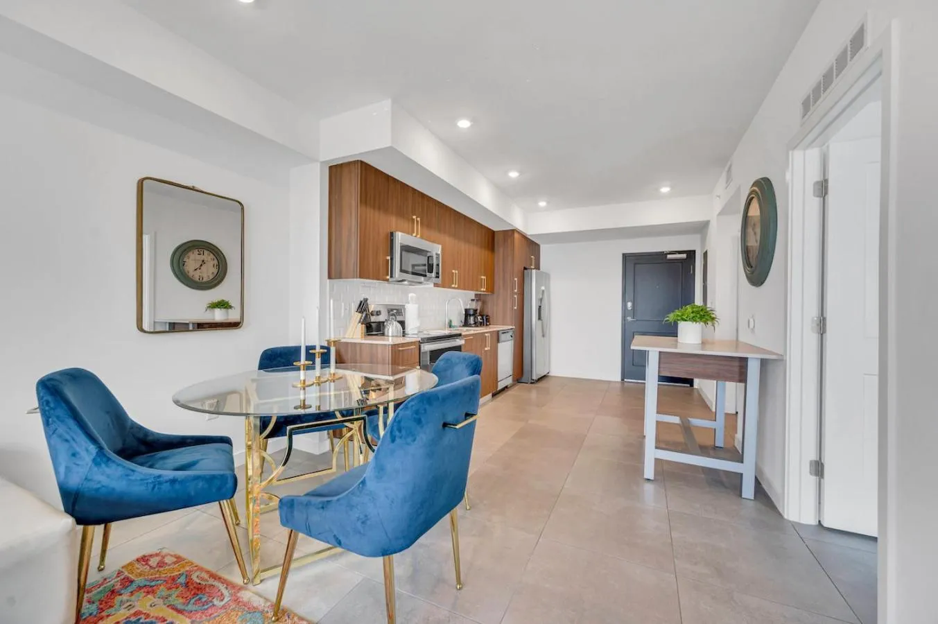 Beautiful Property with King Bed & Free Parking