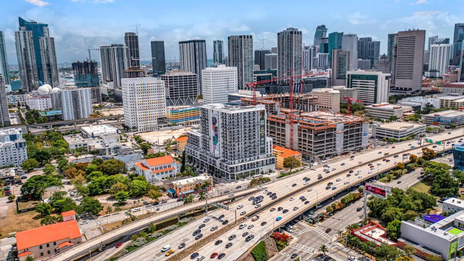 Beautiful Property with King Bed & Free Parking