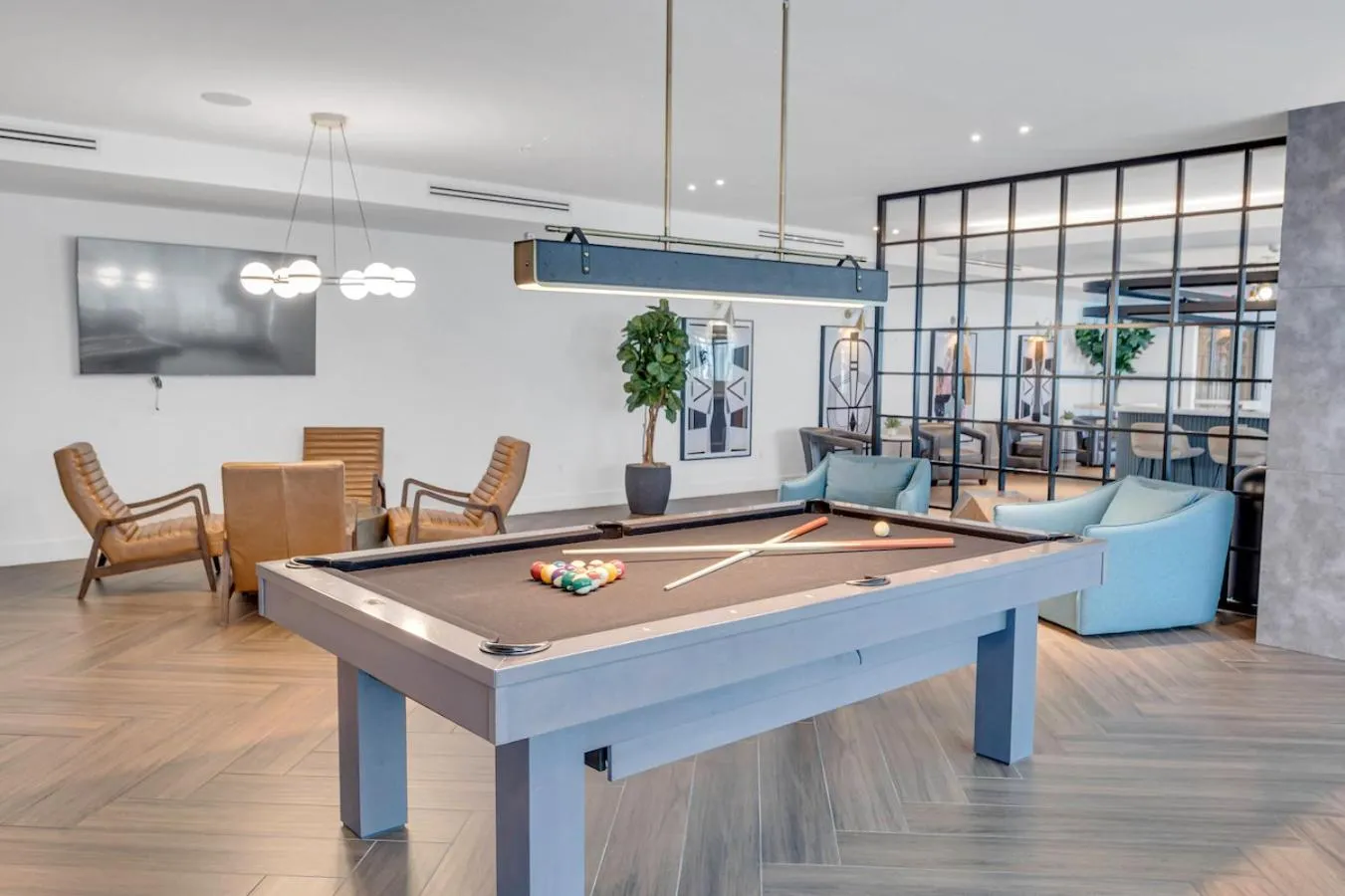 Game Room in Beautiful Property with King Bed & Free Parking