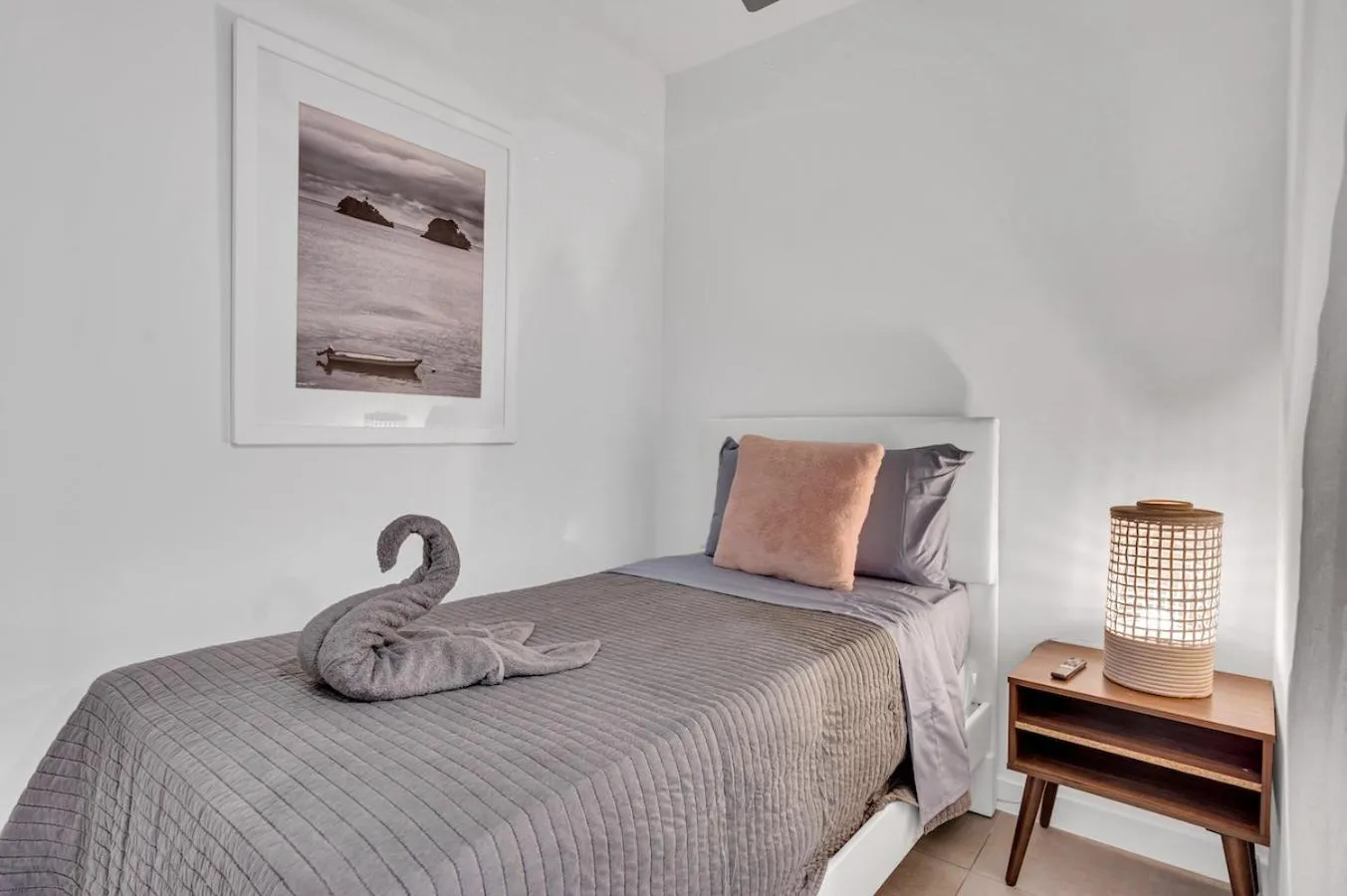 Beautiful Unit with Amazing View & Free Parking