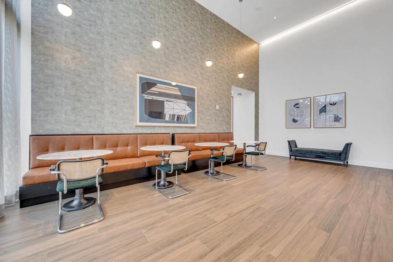 Beautiful Unit with Amazing View & Free Parking