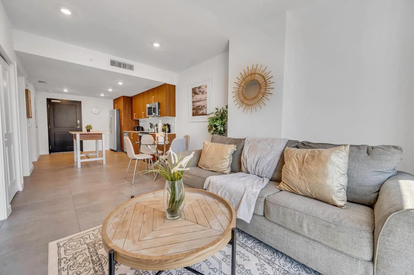 Beautiful Unit with Amazing View & Free Parking