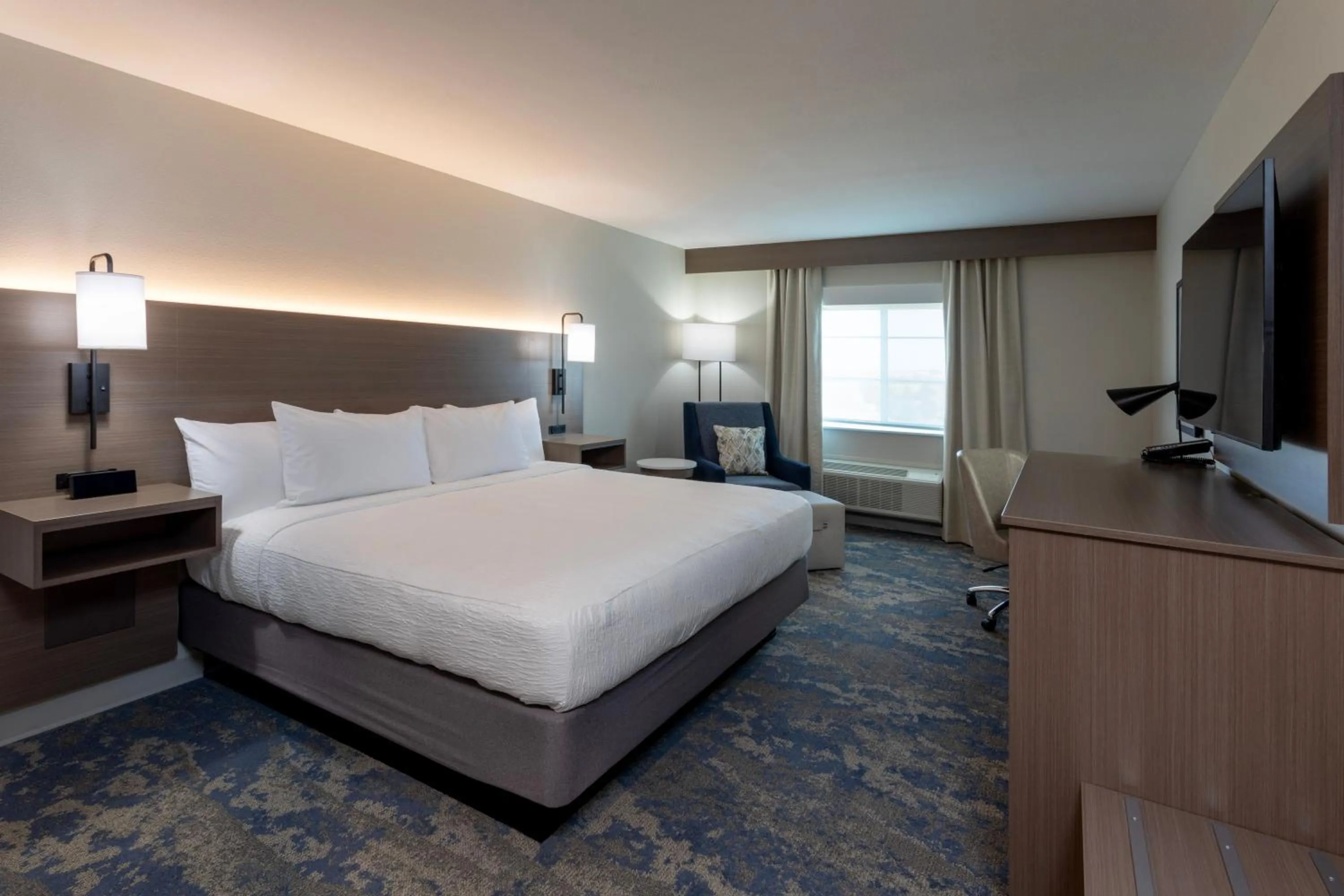 Bed in GrandStay Hotel & Suites Algona