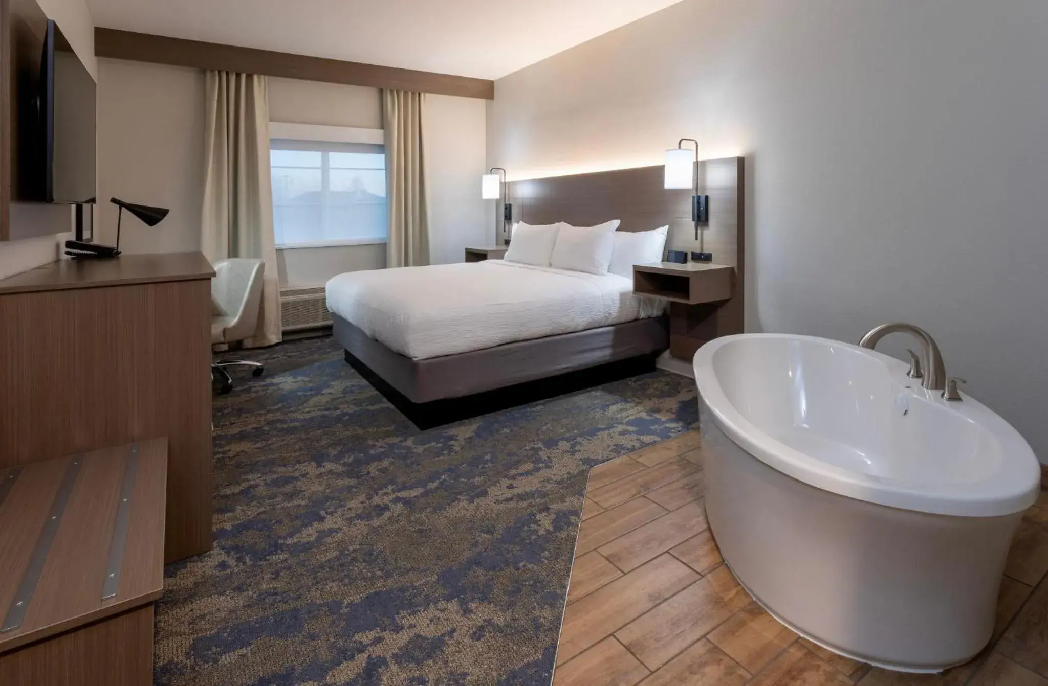 King Suite with Spa Bath in GrandStay Hotel & Suites Algona King Suite with Spa Bath in GrandStay Hotel & Suites Algona