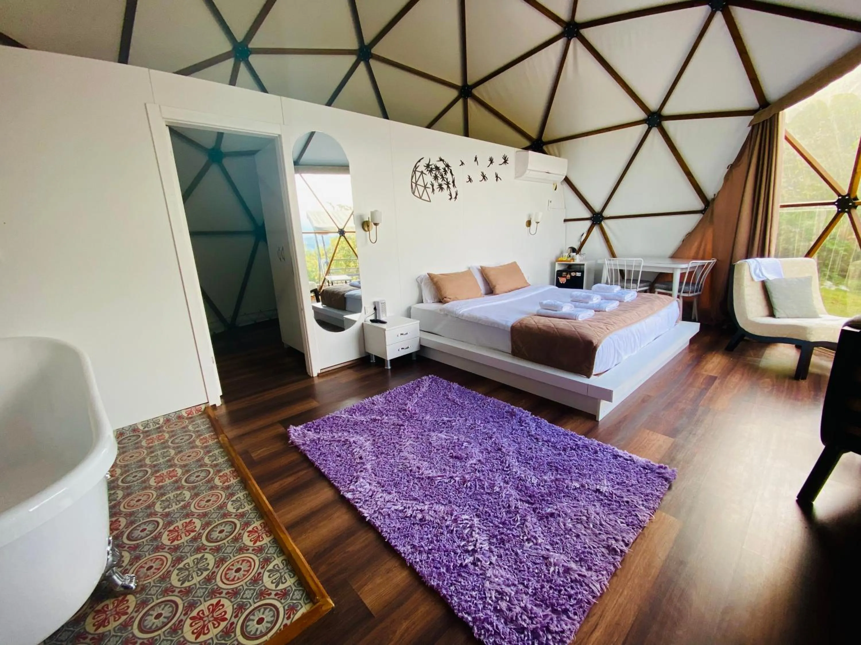 Phalesia Glamping Otel