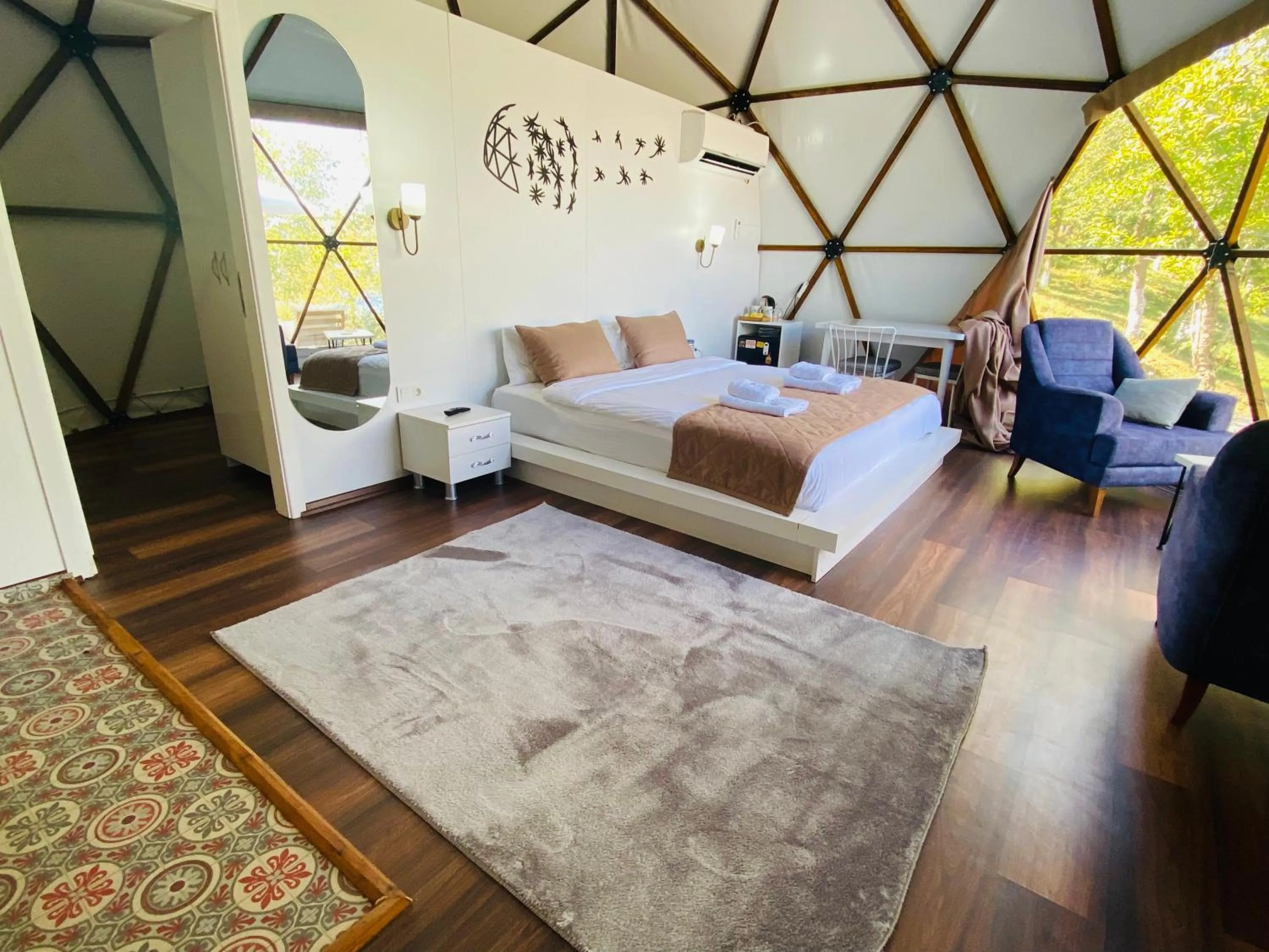 Phalesia Glamping Otel