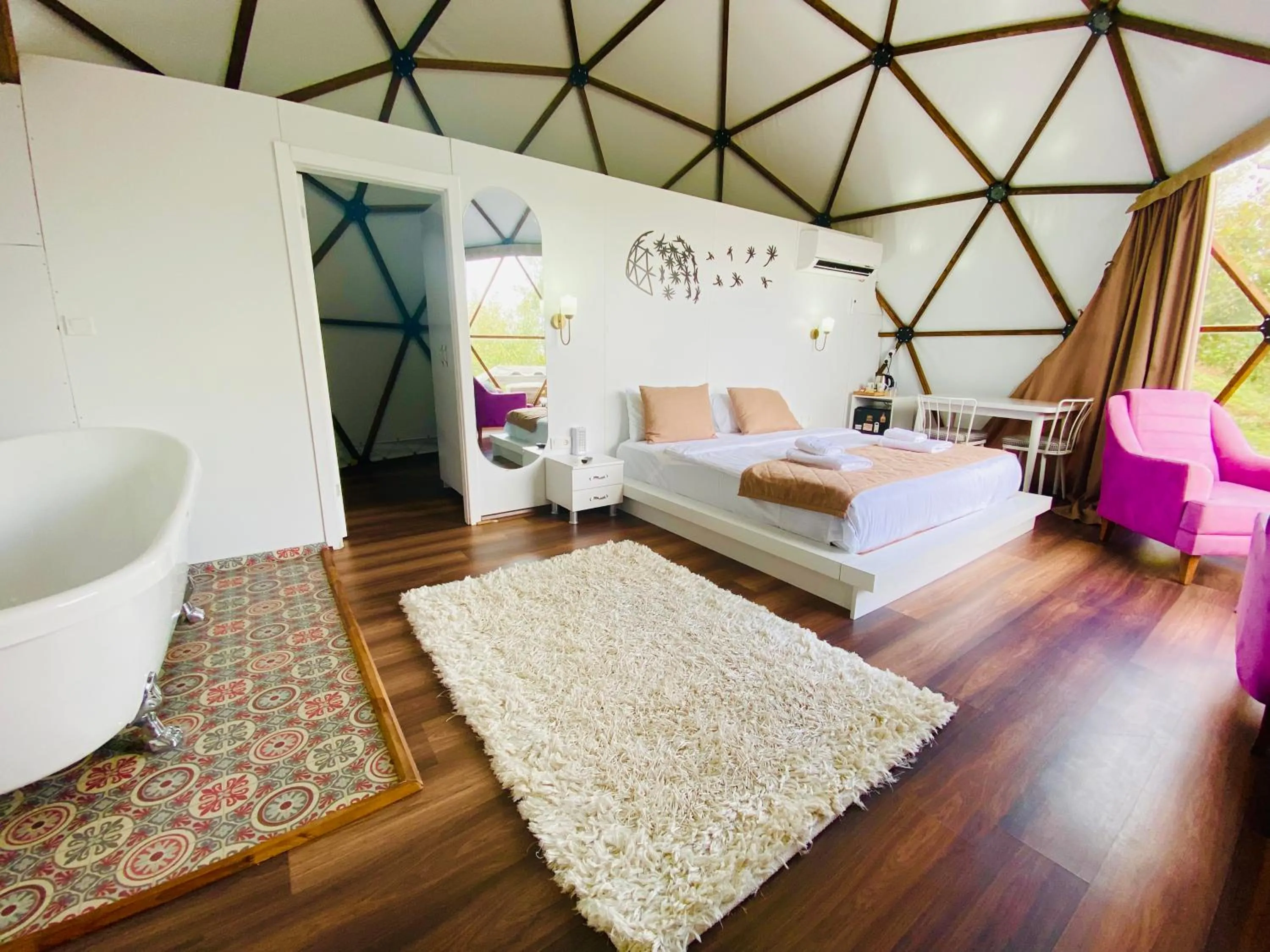 Phalesia Glamping Otel