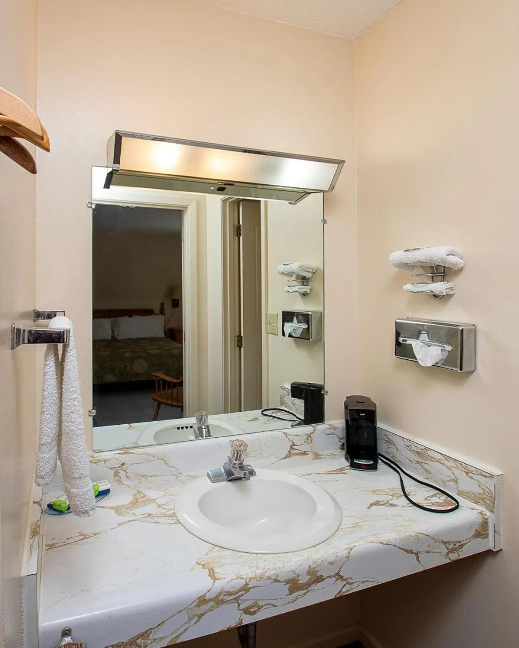 Bathroom in Country Squire inn and suites