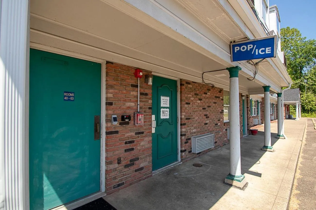 Property building in Country Squire inn and suites