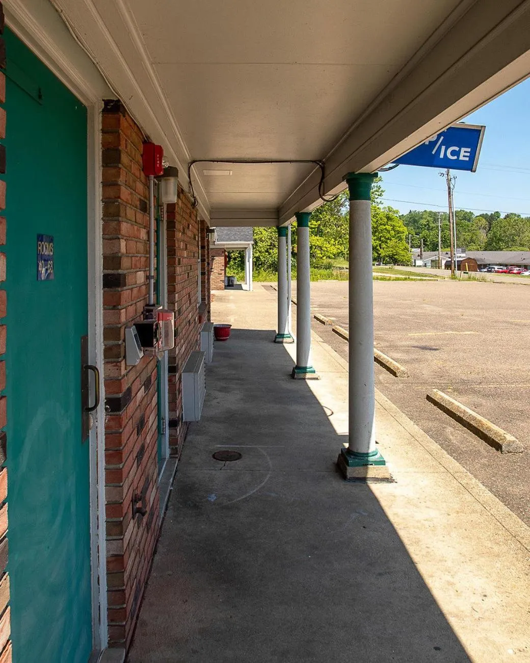 Property building in Country Squire inn and suites