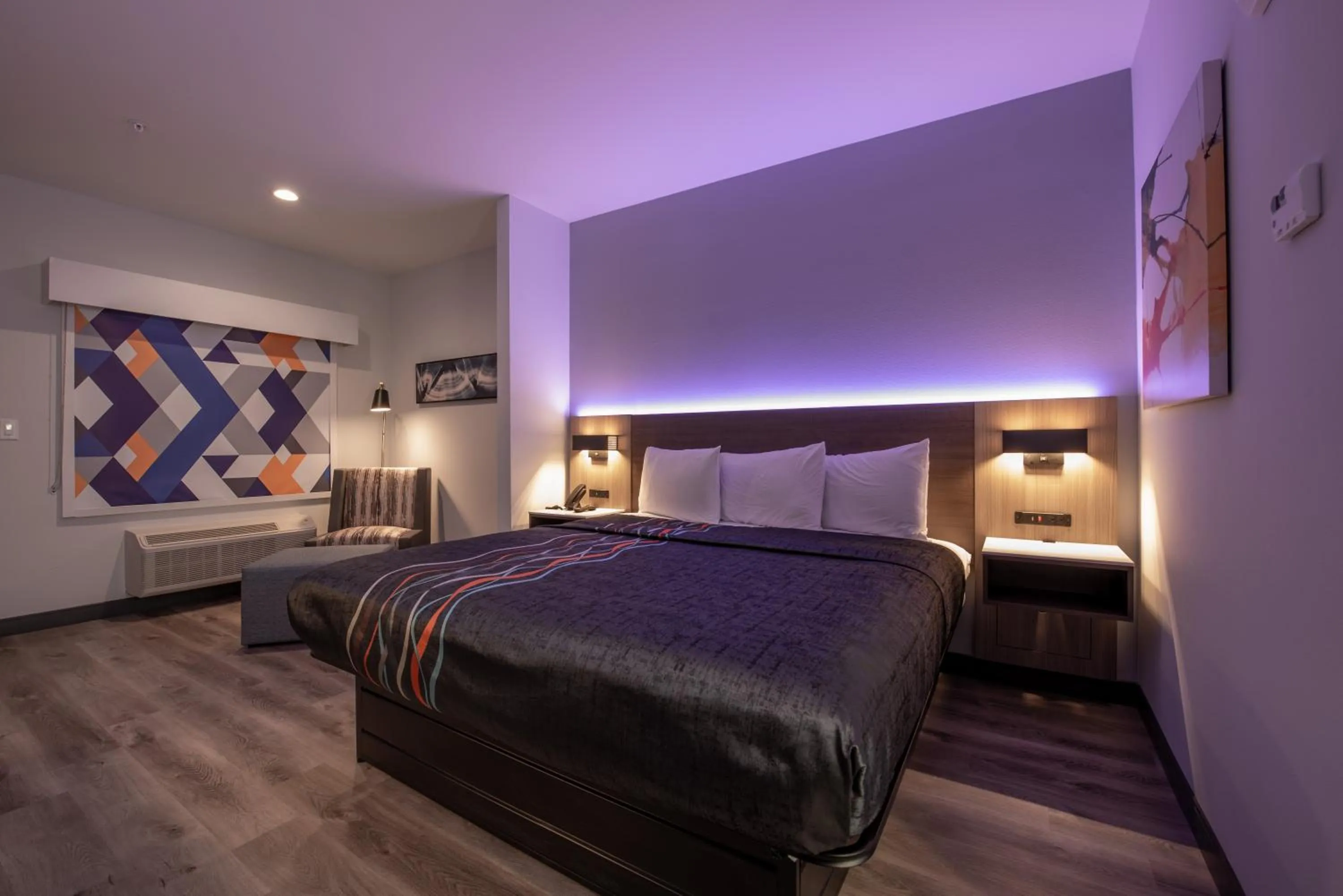 Bed in Express Inn & Suites