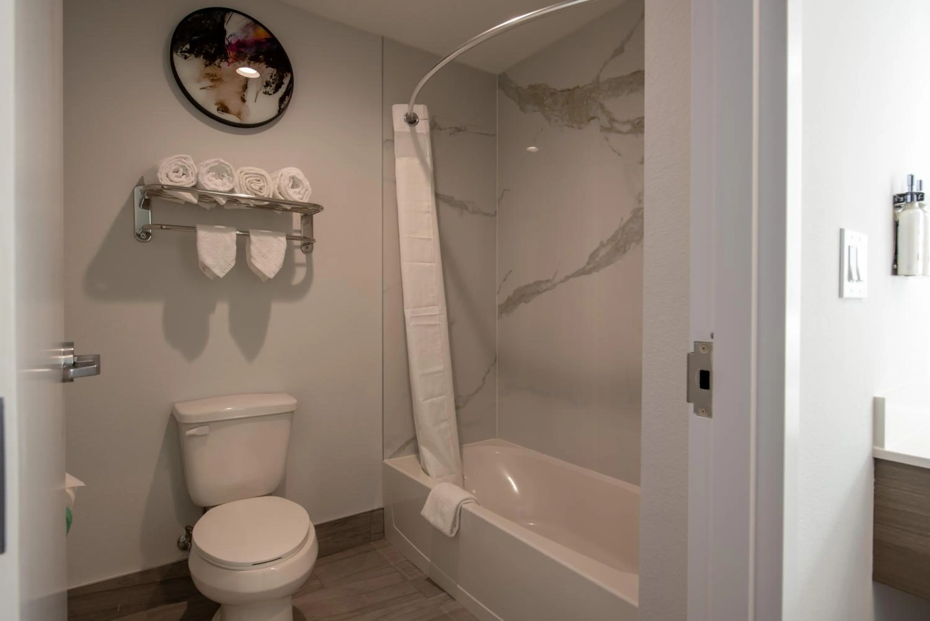 Express Inn & Suites