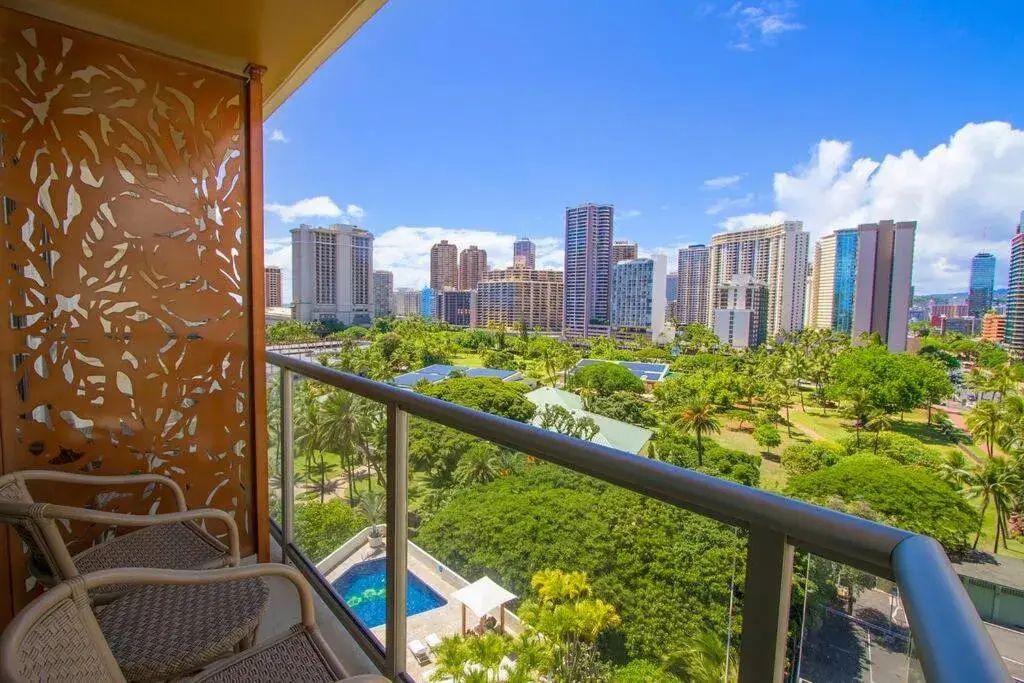 Hotel room on the strip in Kalakaua Ave views L903 Hotel room on the strip in Kalakaua Ave views L903