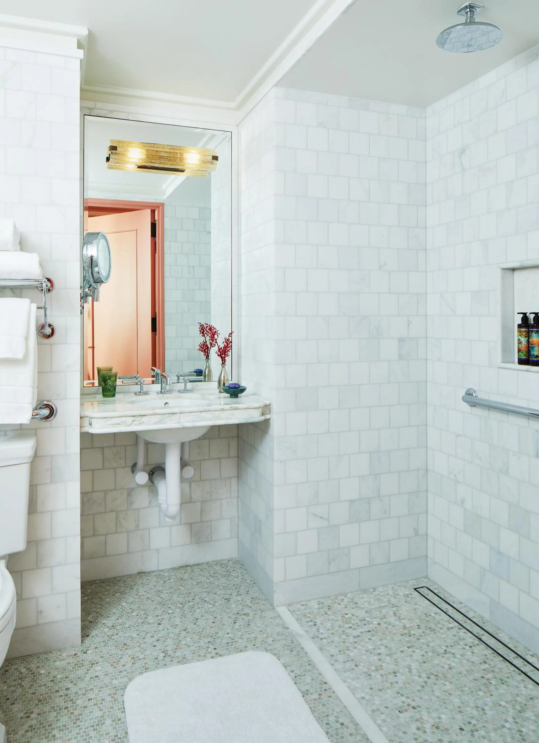 Shower in The Fifth Avenue Hotel