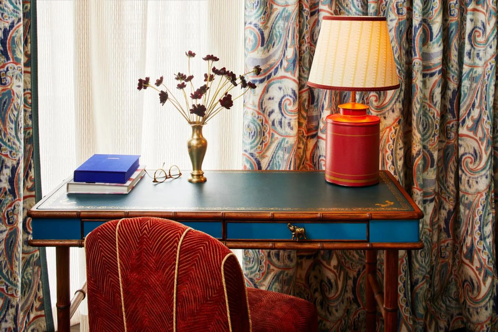 Seating area in The Fifth Avenue Hotel
