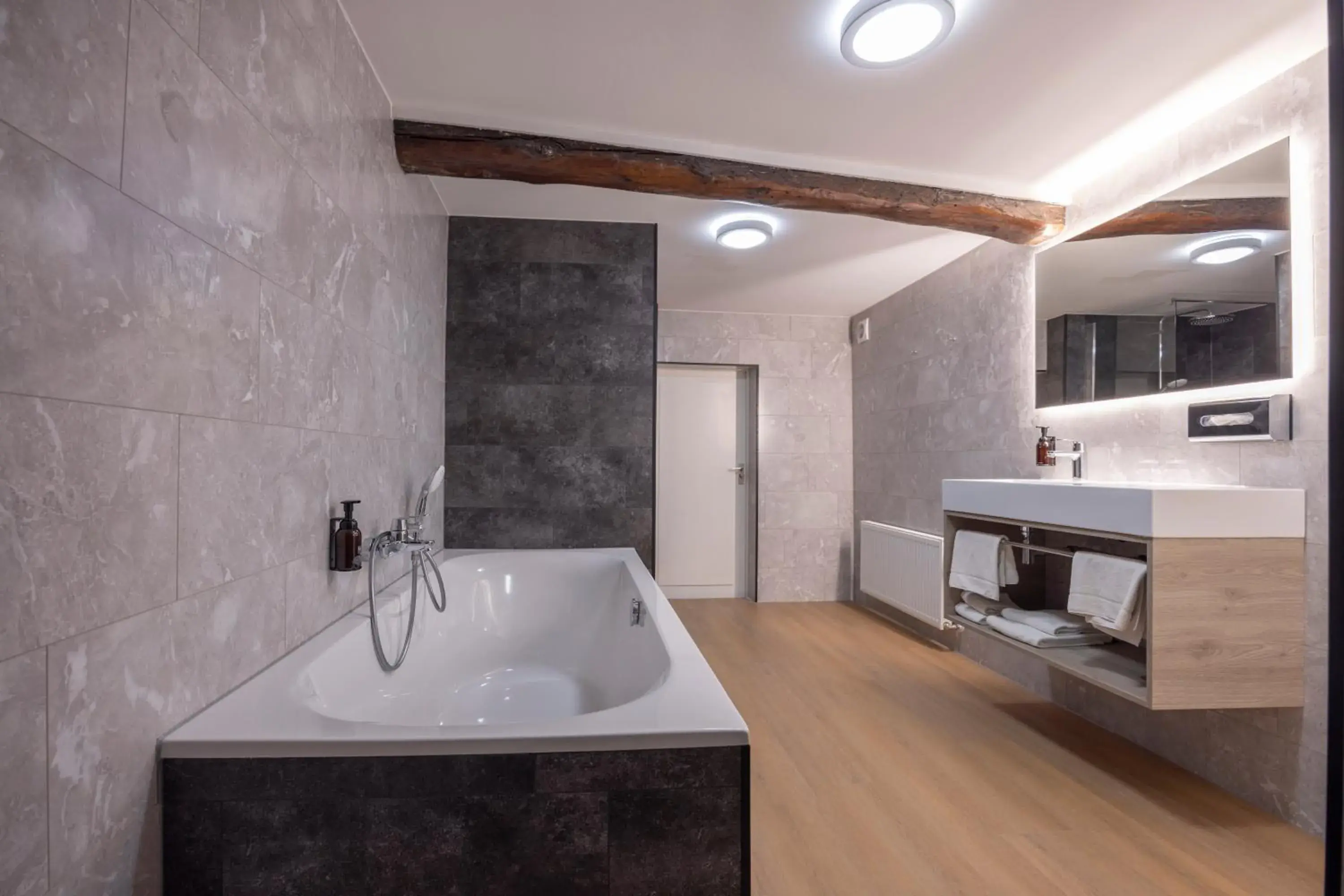 Bathroom in Fletcher Hotel Restaurant De Burghoeve Bathroom in Fletcher Hotel Restaurant De Burghoeve