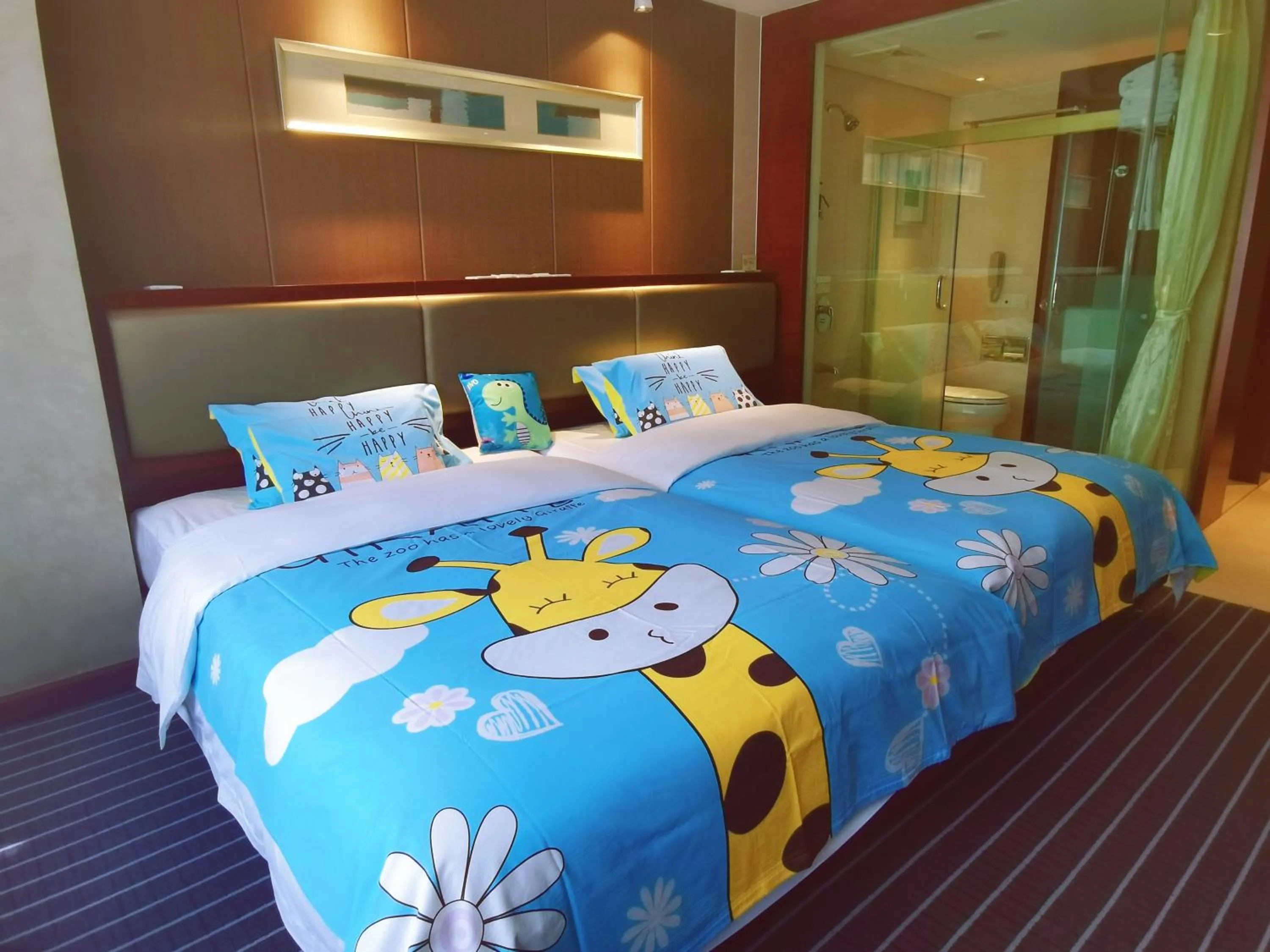 Bed in Kunming Haitian Hotel