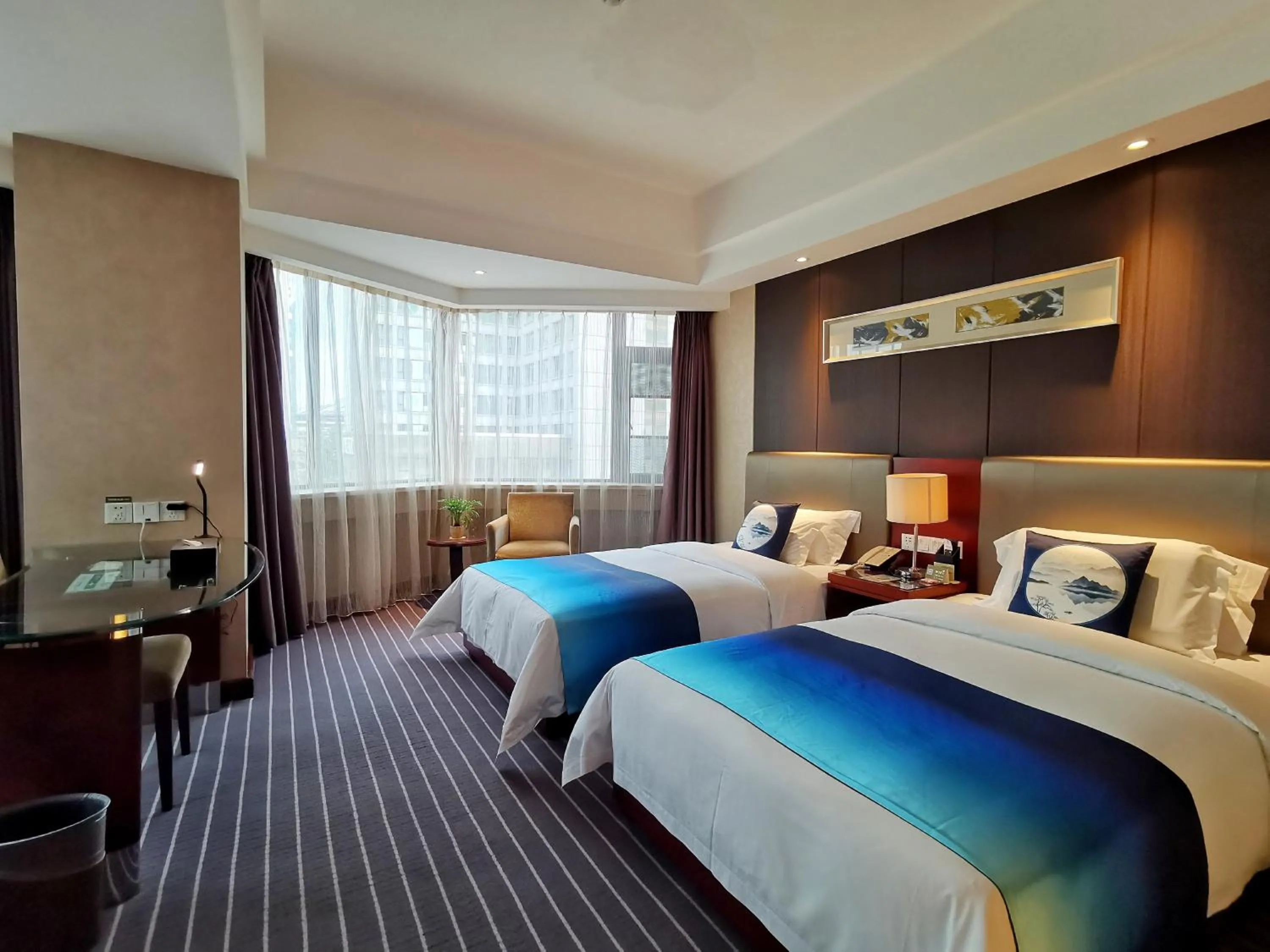 Bed in Kunming Haitian Hotel