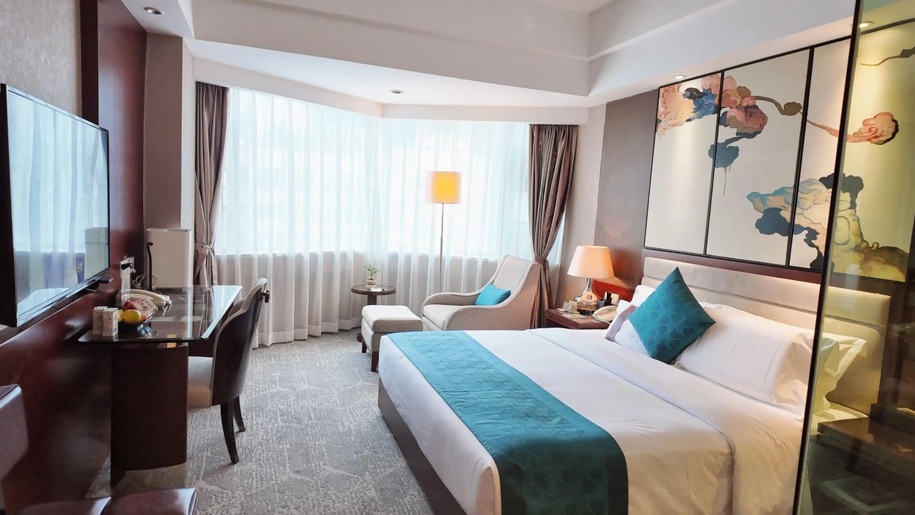 Bed in Kunming Haitian Hotel