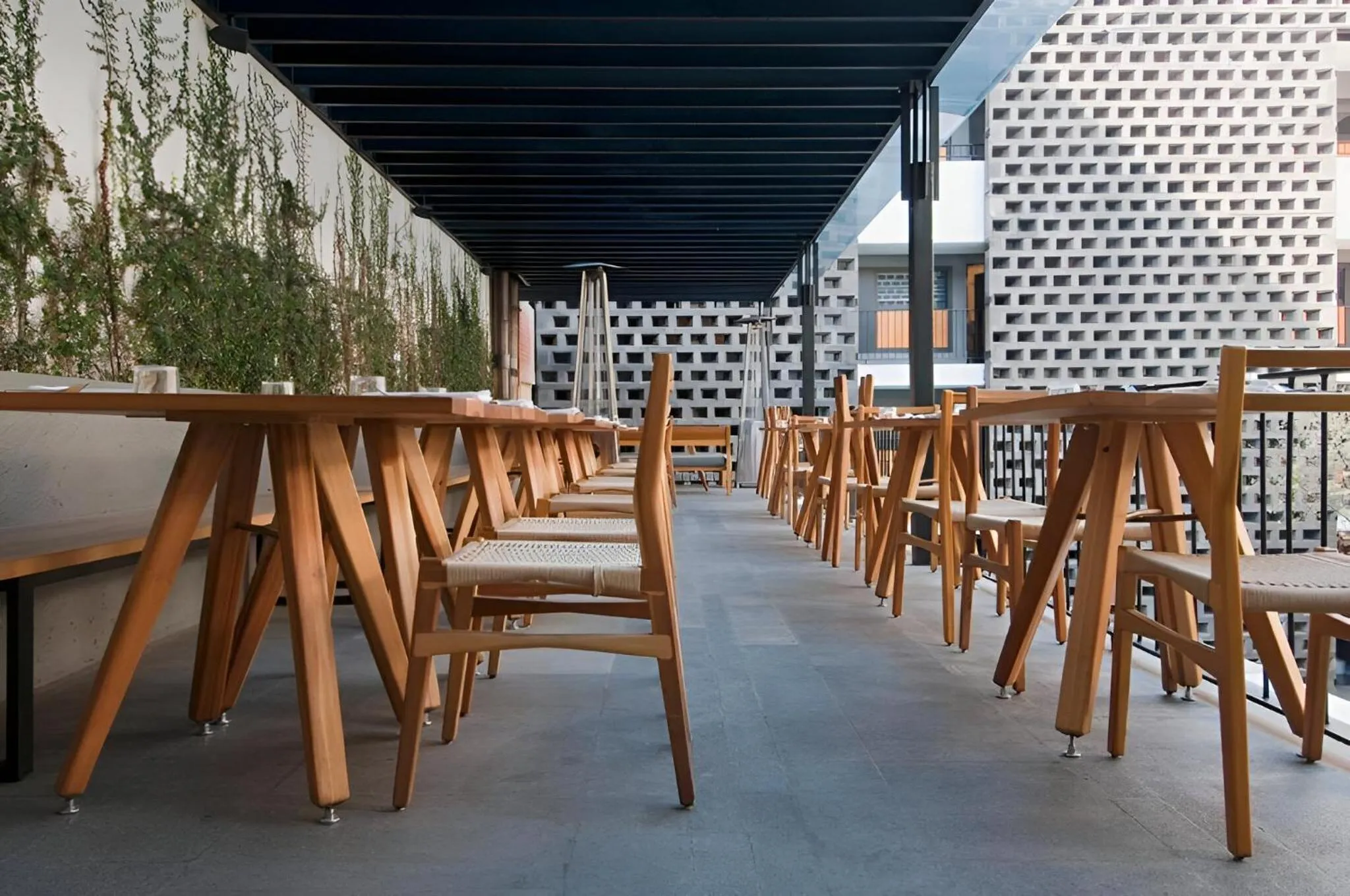 Restaurant/places to eat in Hotel Carlota