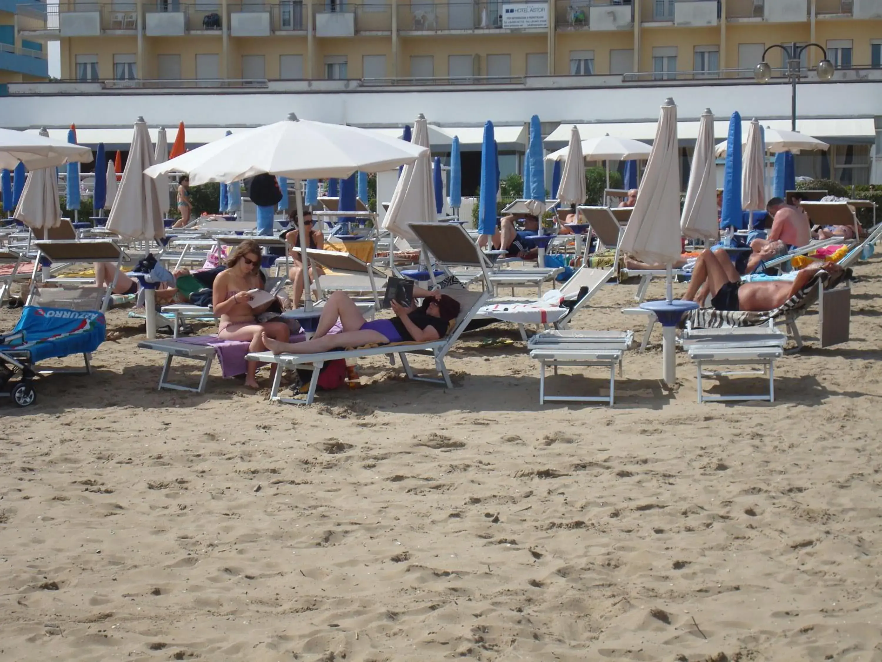 Beach in Hotel Marlisa Pier