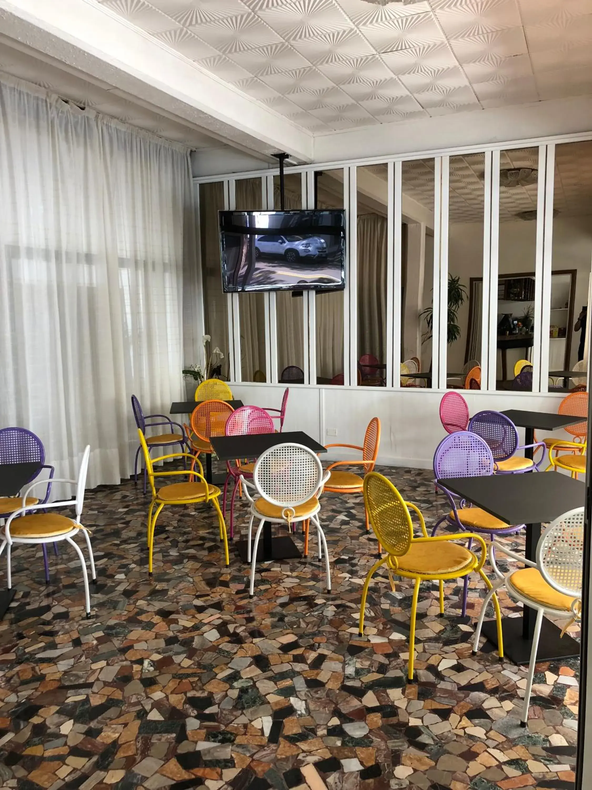 Communal lounge/ TV room in Hotel Marlisa Pier